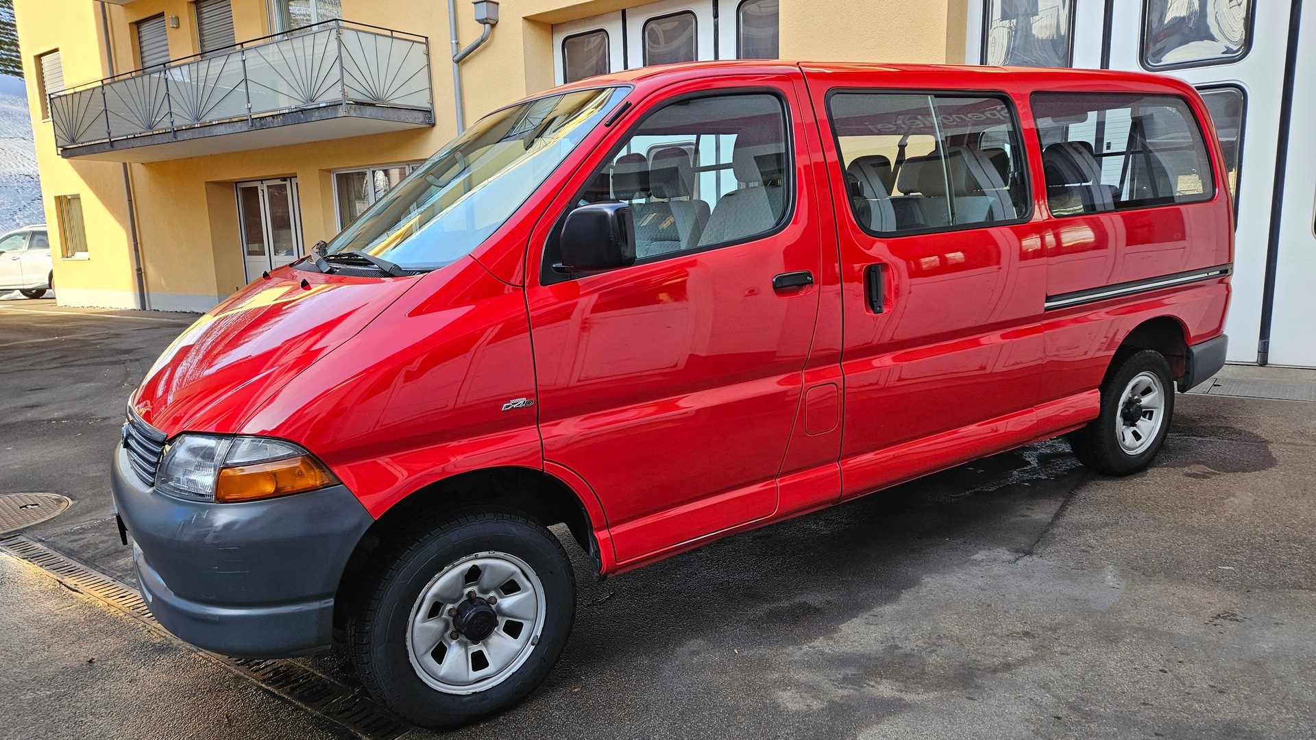 TOYOTA Hiace D-4D LWB 4WD Kombi-showroom-element-1