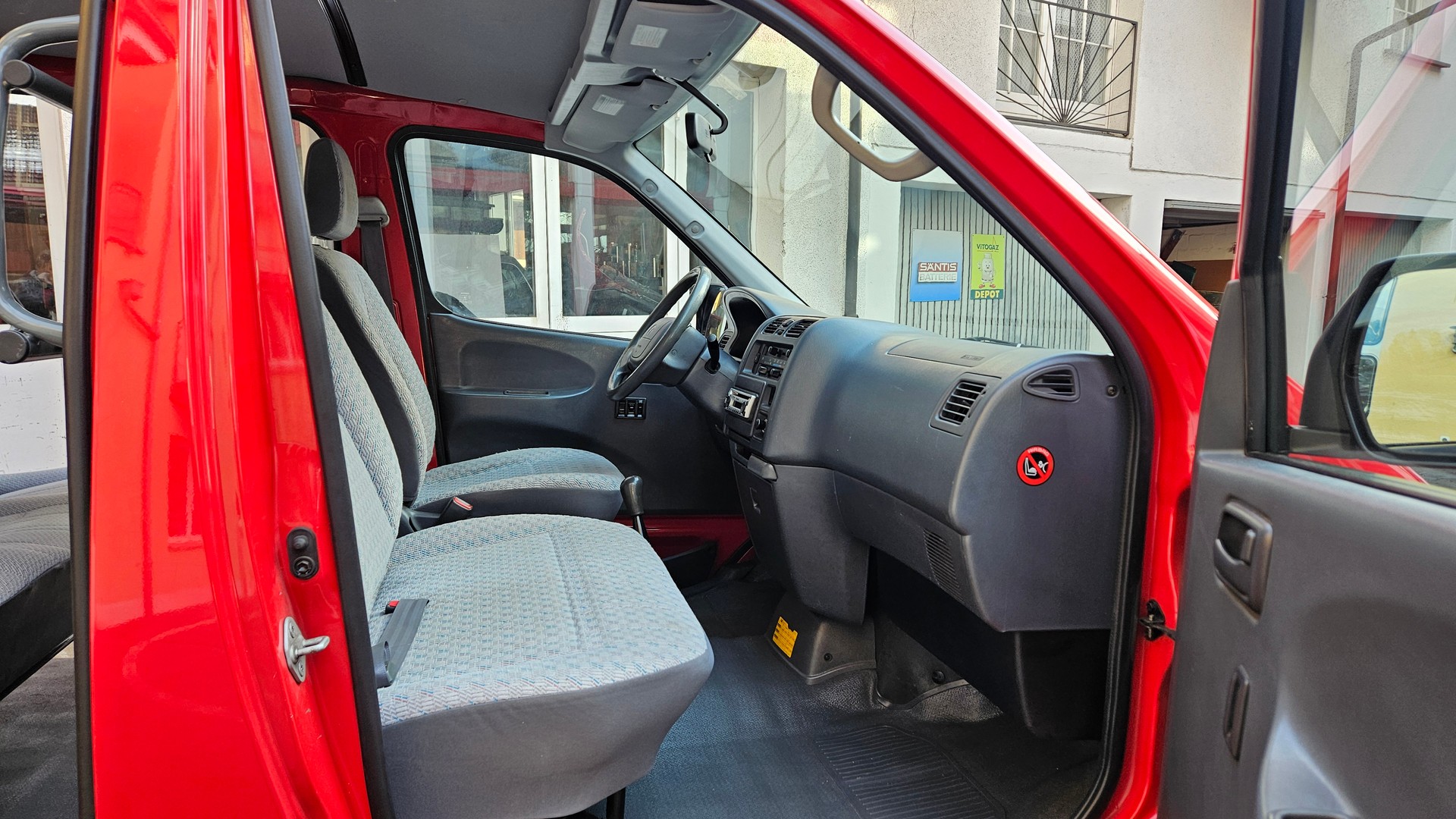 TOYOTA Hiace D-4D LWB 4WD Kombi-image-18