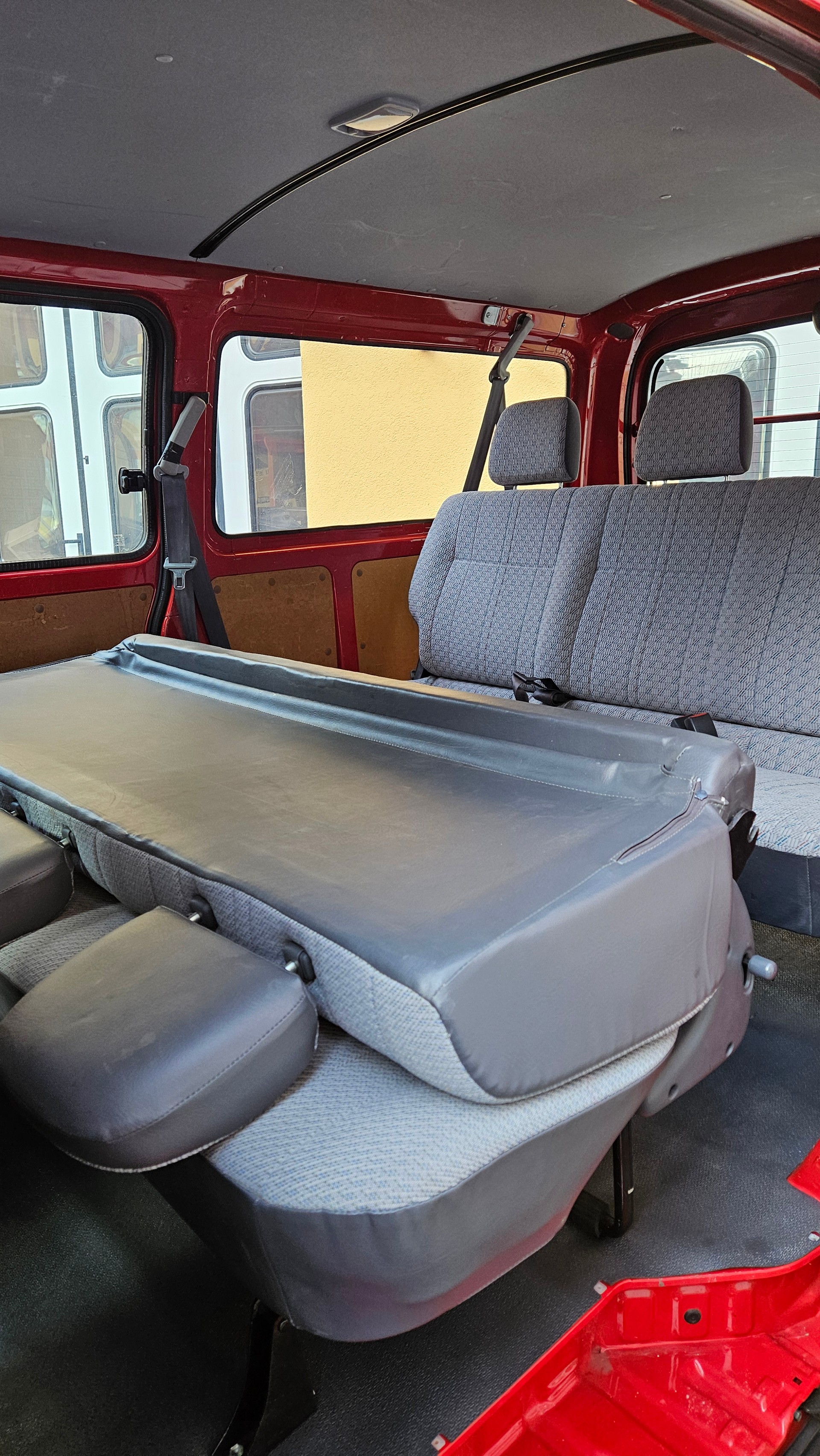 TOYOTA Hiace D-4D LWB 4WD Kombi-image-11