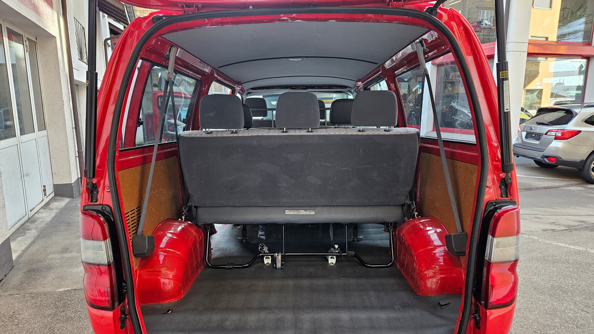 TOYOTA Hiace D-4D LWB 4WD Kombi-image-7