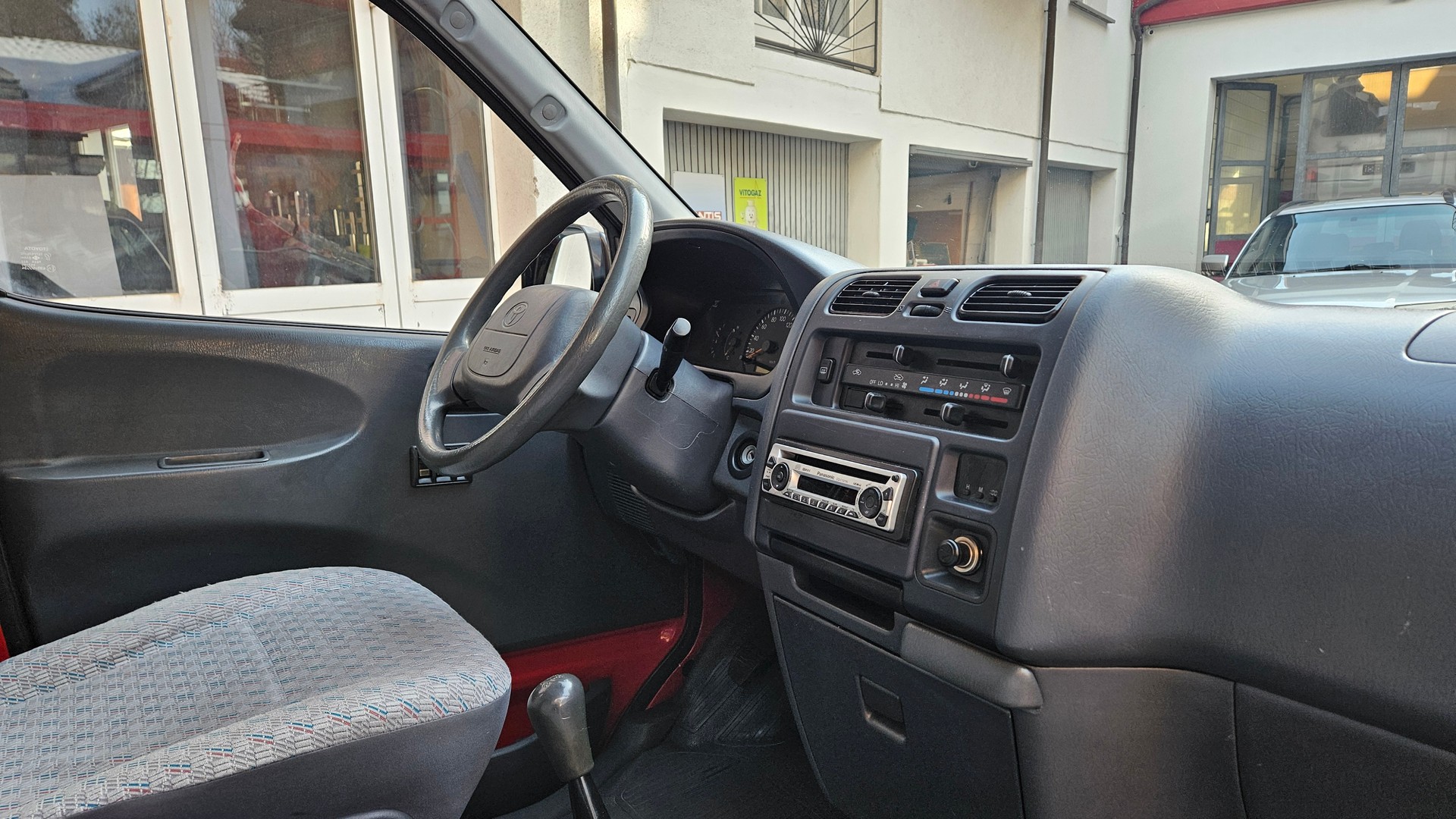 TOYOTA Hiace D-4D LWB 4WD Kombi-image-20