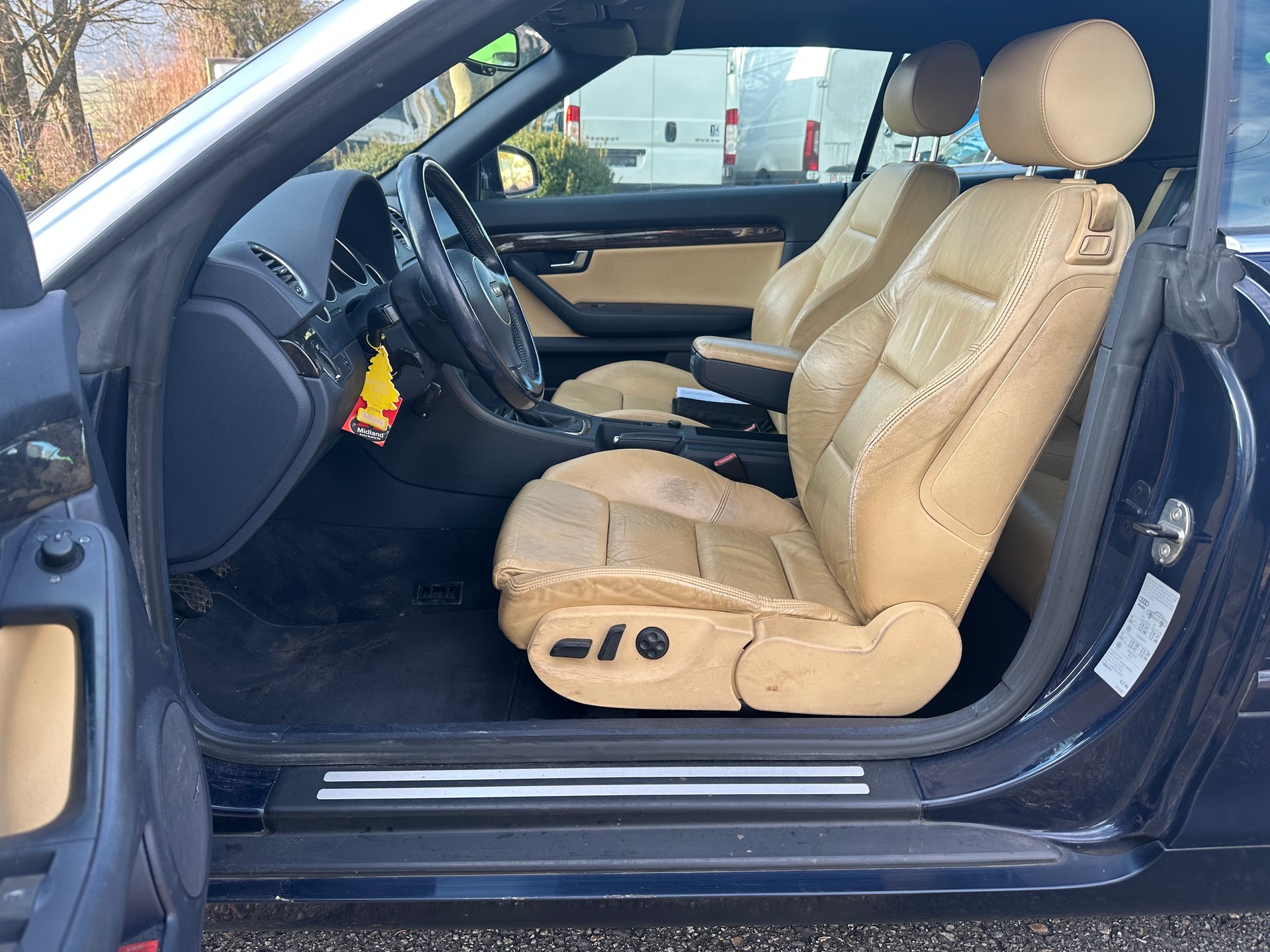 AUDI Cabrio Quattro-image-8