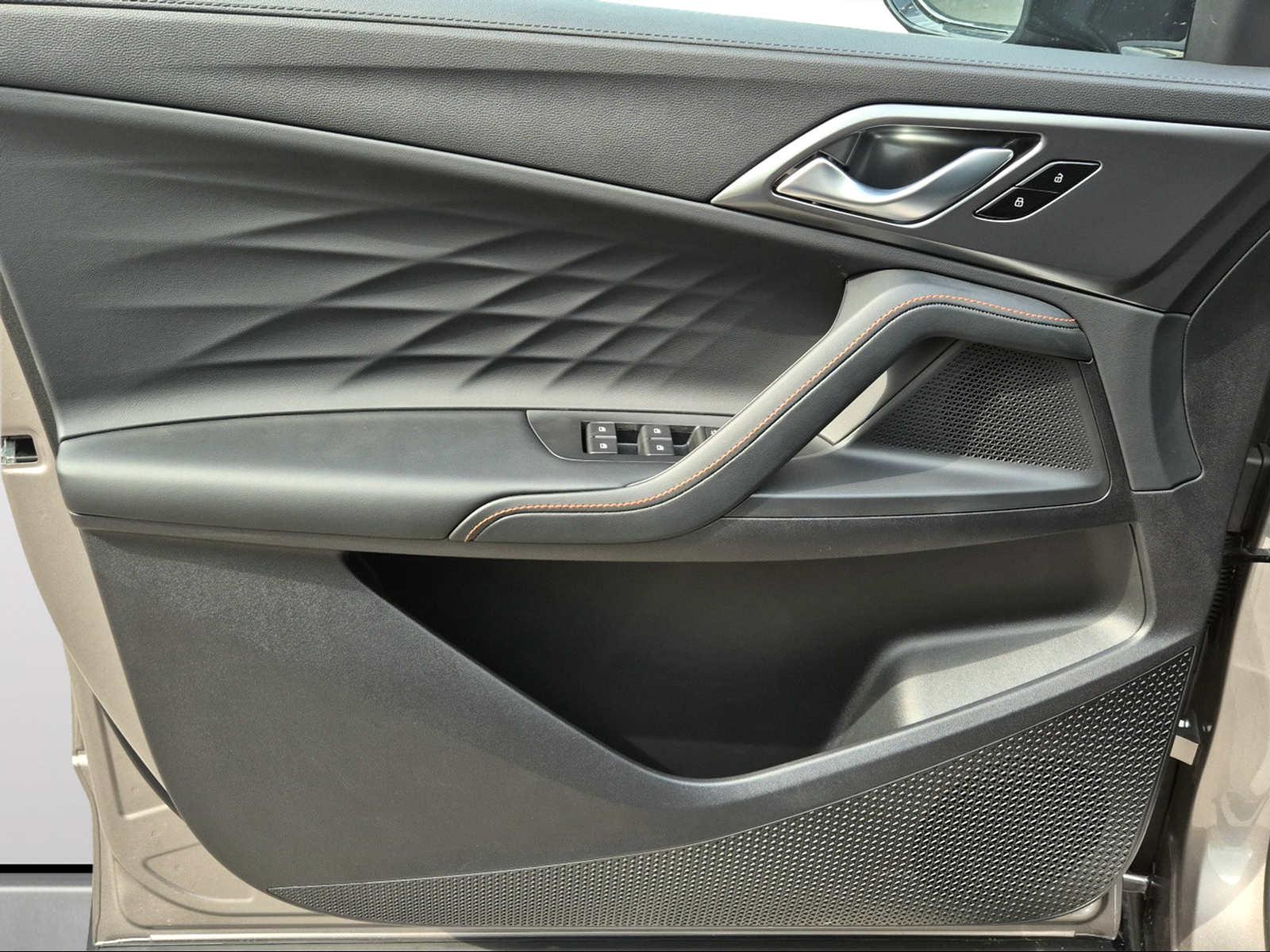 MG HS 1.5 PHEV Luxury-image-7