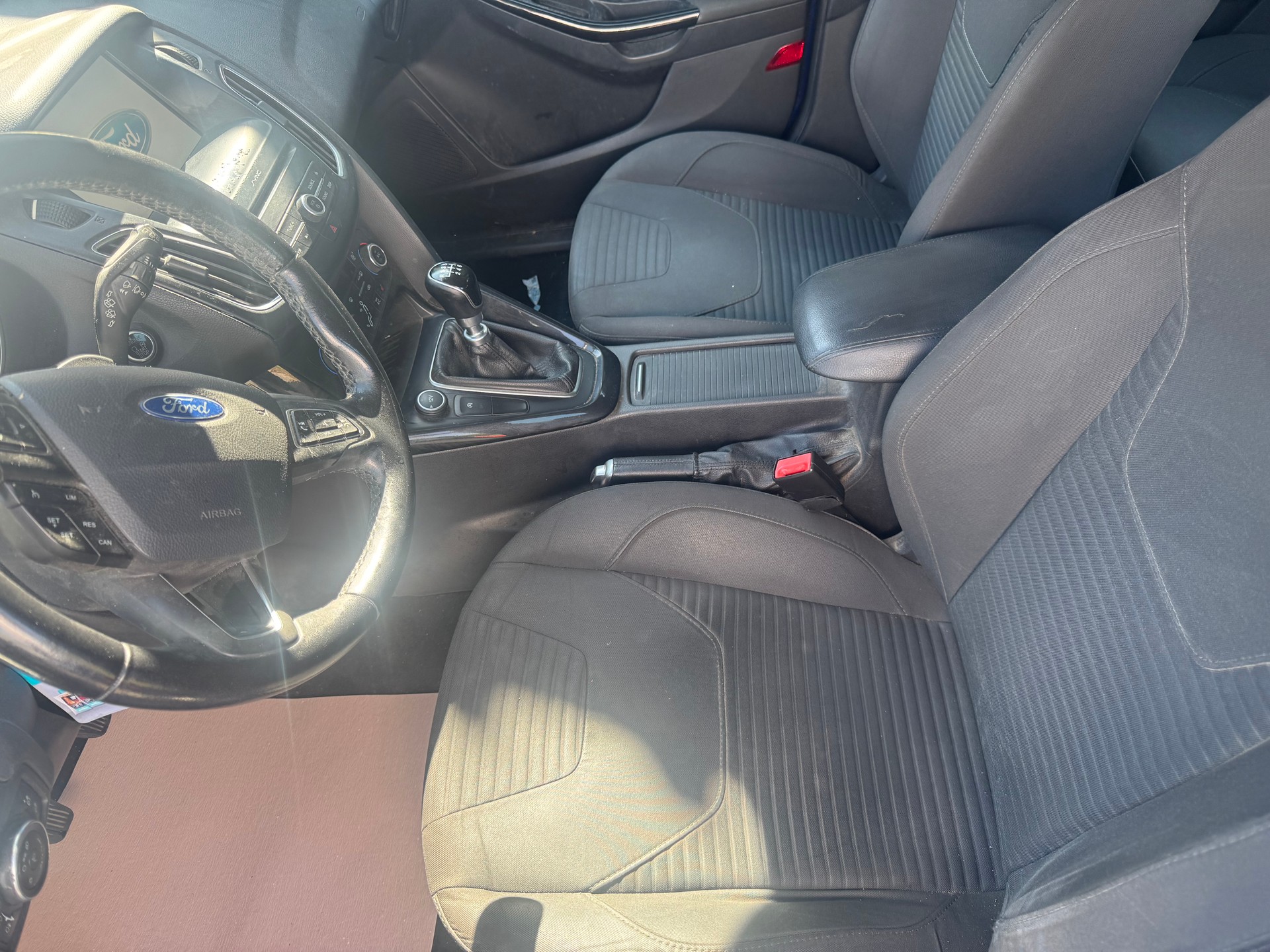 FORD Focus 1.0 SCTi Titanium-image-2
