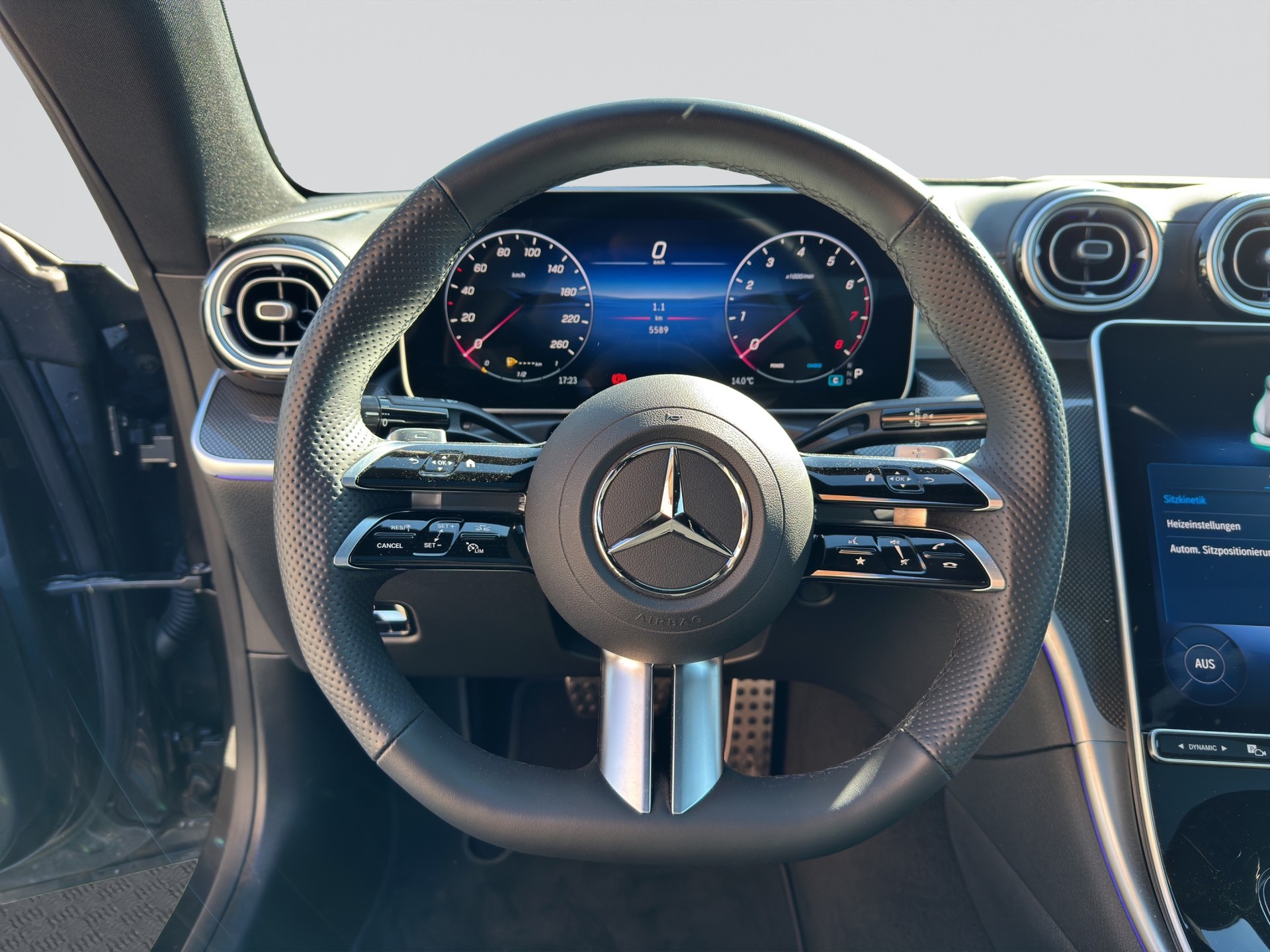 MERCEDES-BENZ CLE 200 AMG 9G-Tronic-image-9