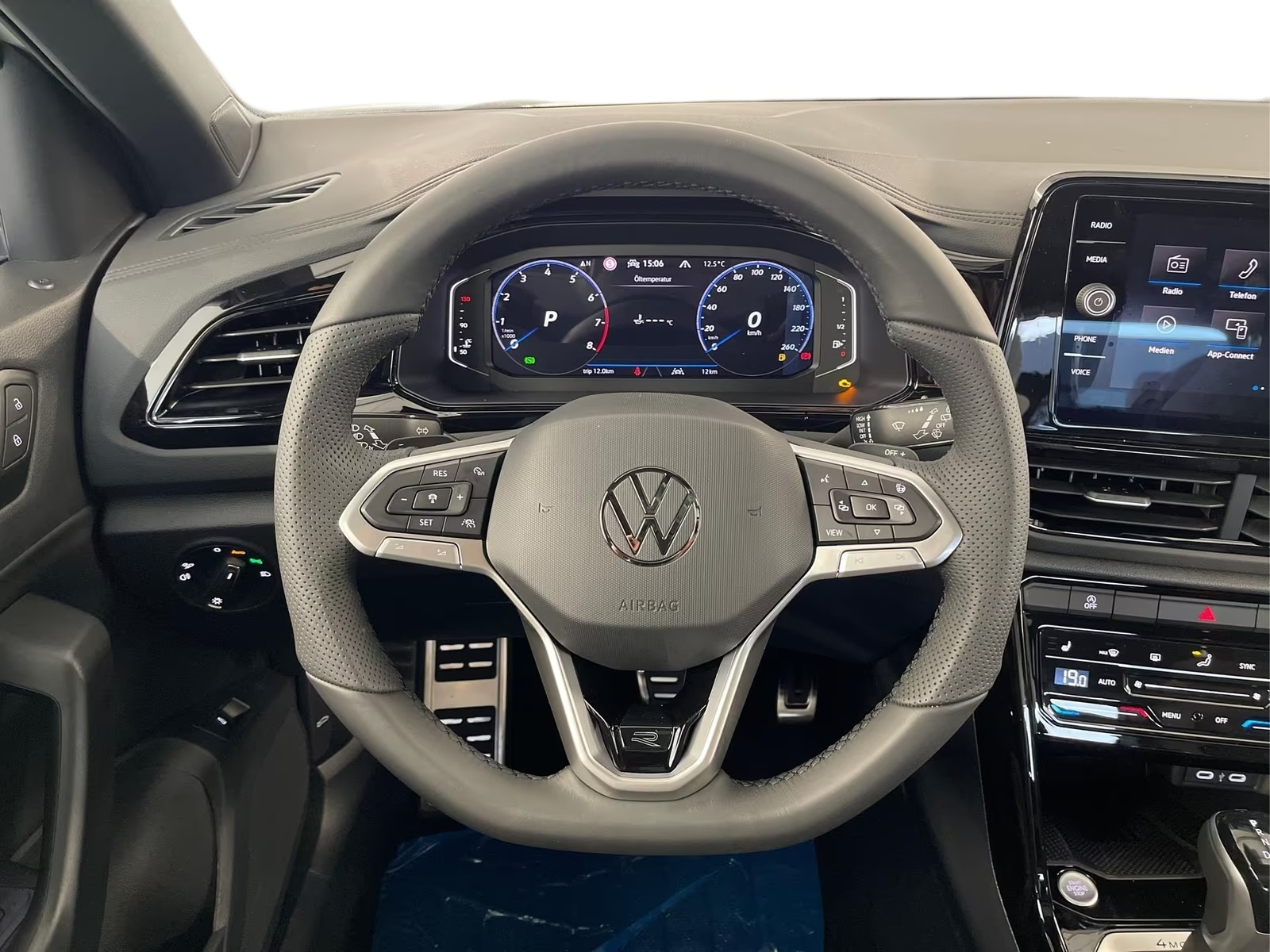 VW T-Roc 2.0 TSI R-Line DSG 4Motion-image-5