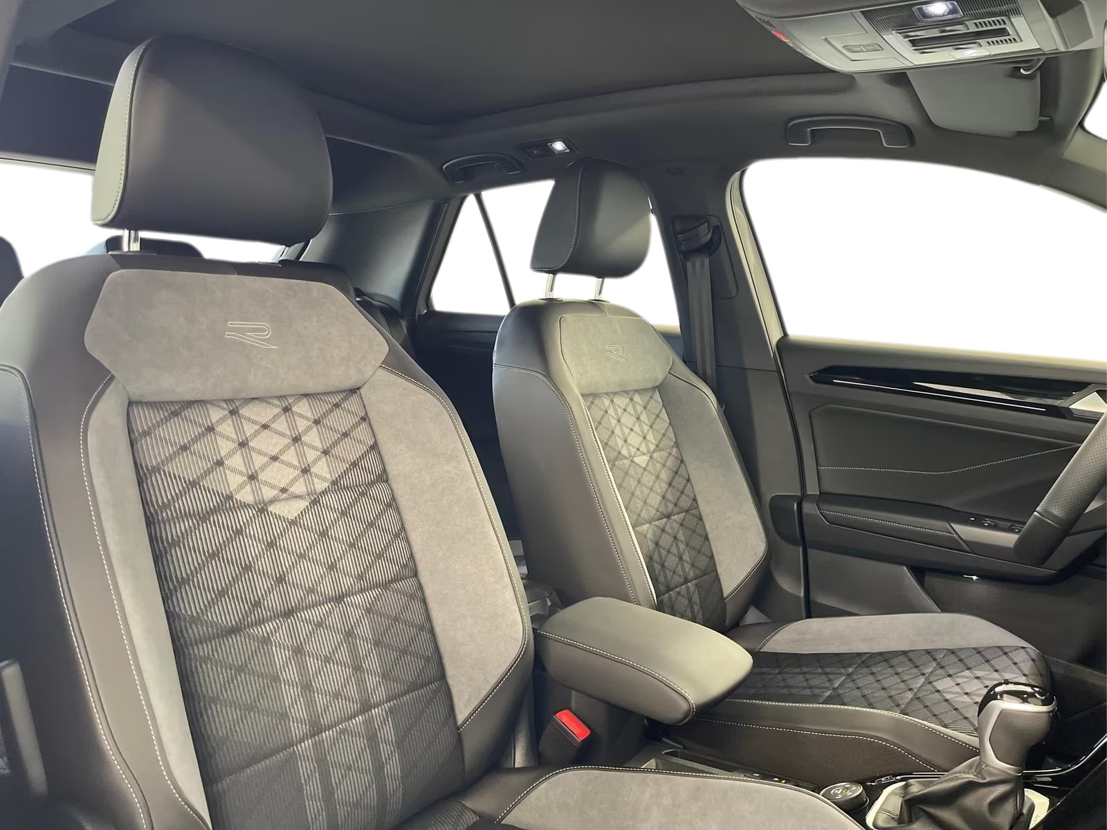 VW T-Roc 2.0 TSI R-Line DSG 4Motion-image-6