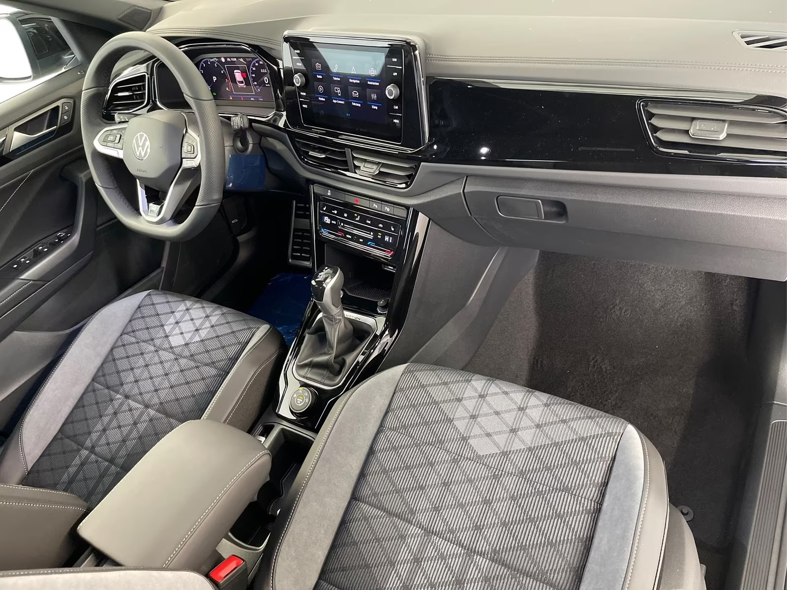 VW T-Roc 2.0 TSI R-Line DSG 4Motion-image-7