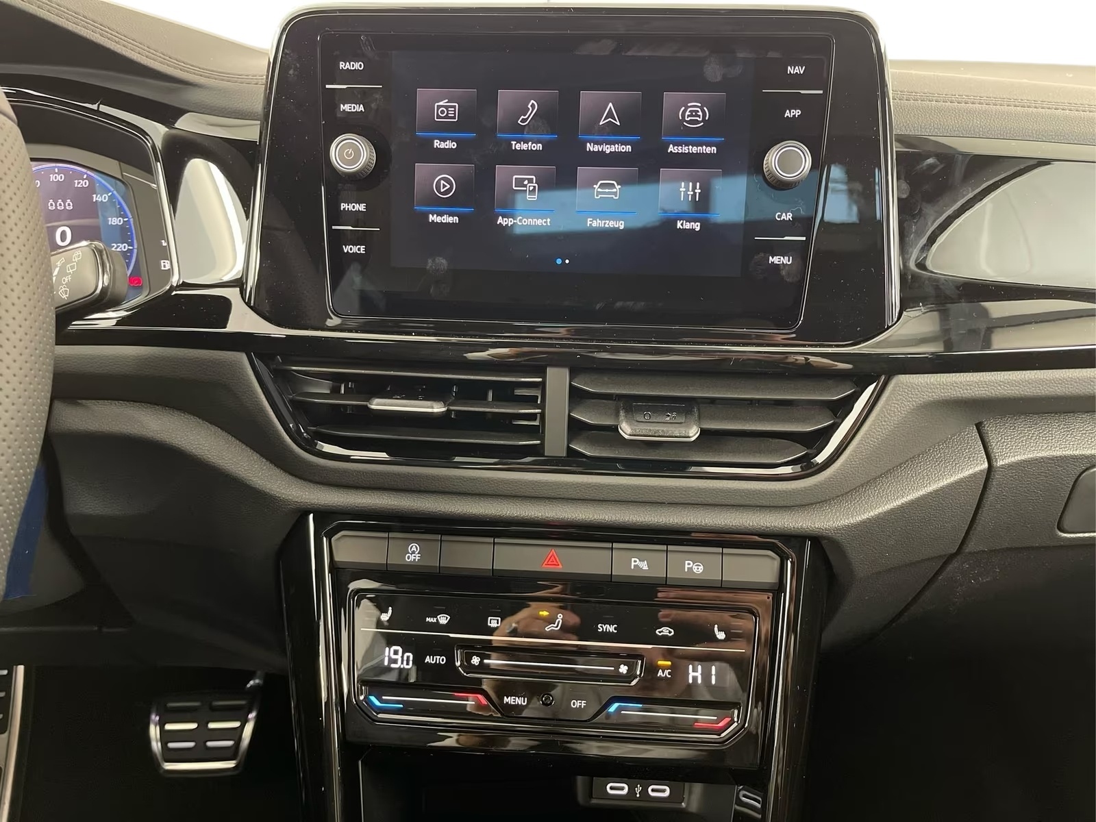 VW T-Roc 2.0 TSI R-Line DSG 4Motion-image-16