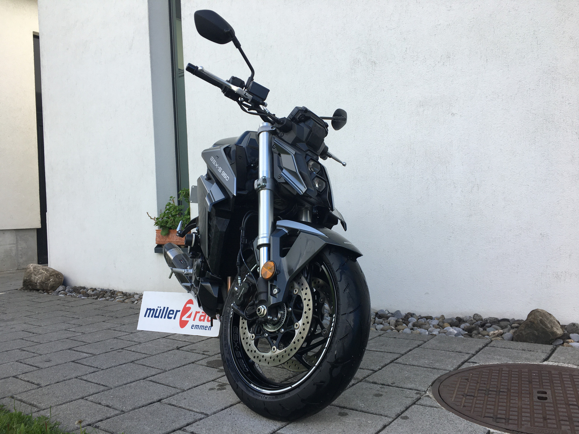 SUZUKI GSX-S 950-image-1
