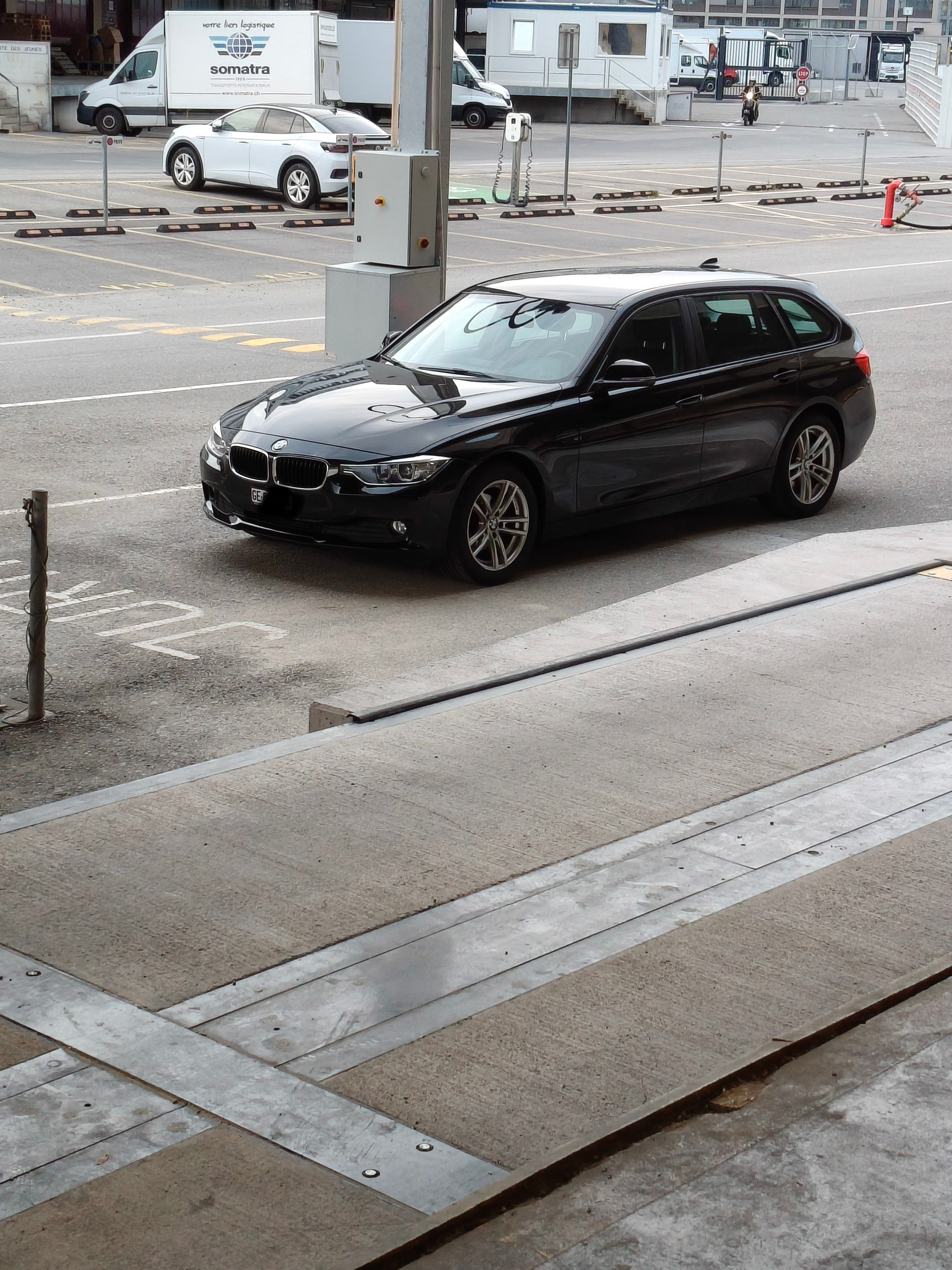 BMW 318d Touring Steptronic-image-1