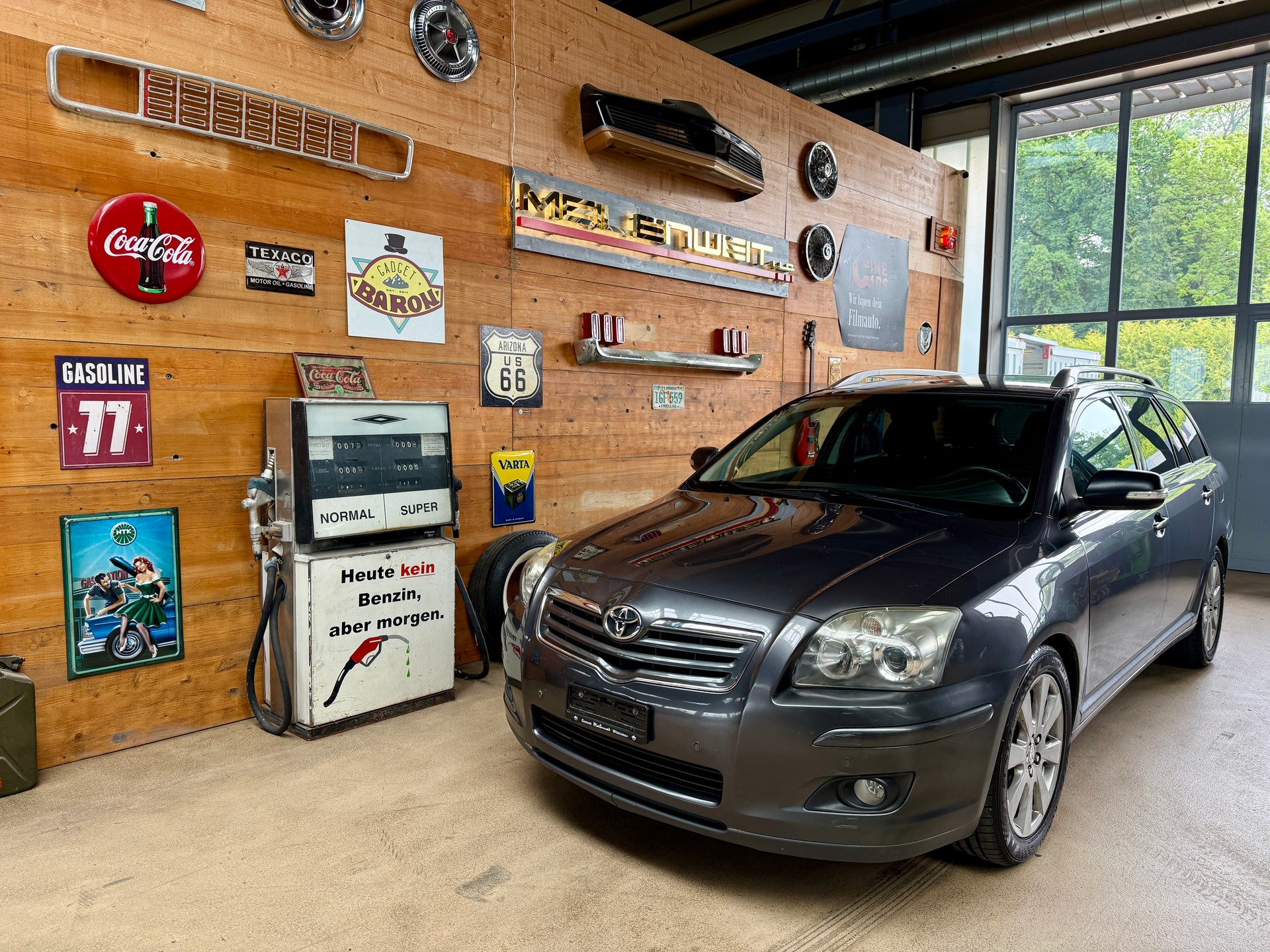 TOYOTA Avensis 2.0 D4 VVT-i Limited Sportswagon T-Step4-showroom-element-1