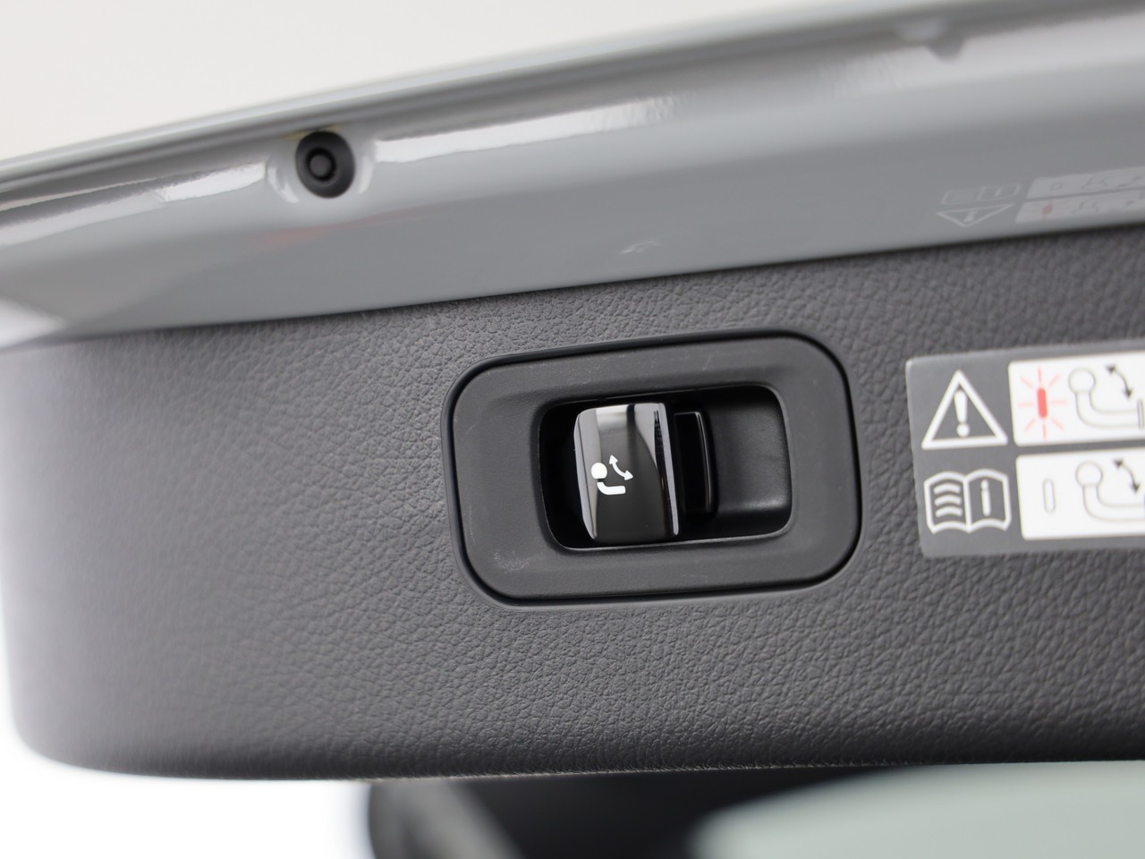 MERCEDES-BENZ C 300 T 4 Matic-image-19