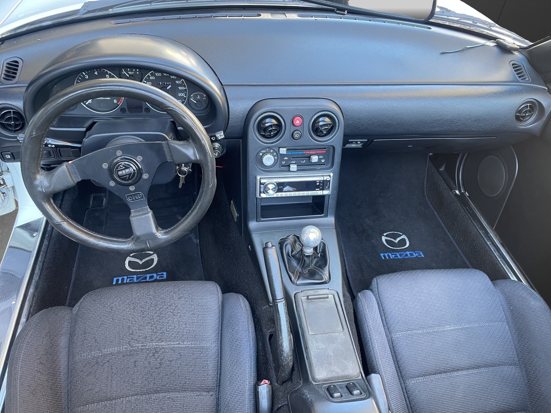 MAZDA MX-5 1.6i-16-image-9