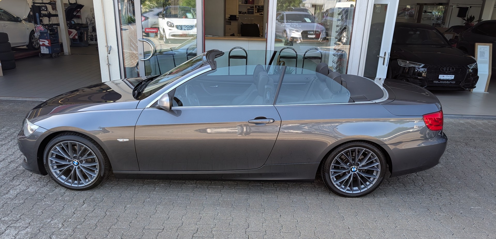 BMW 320i Cabriolet-image-3