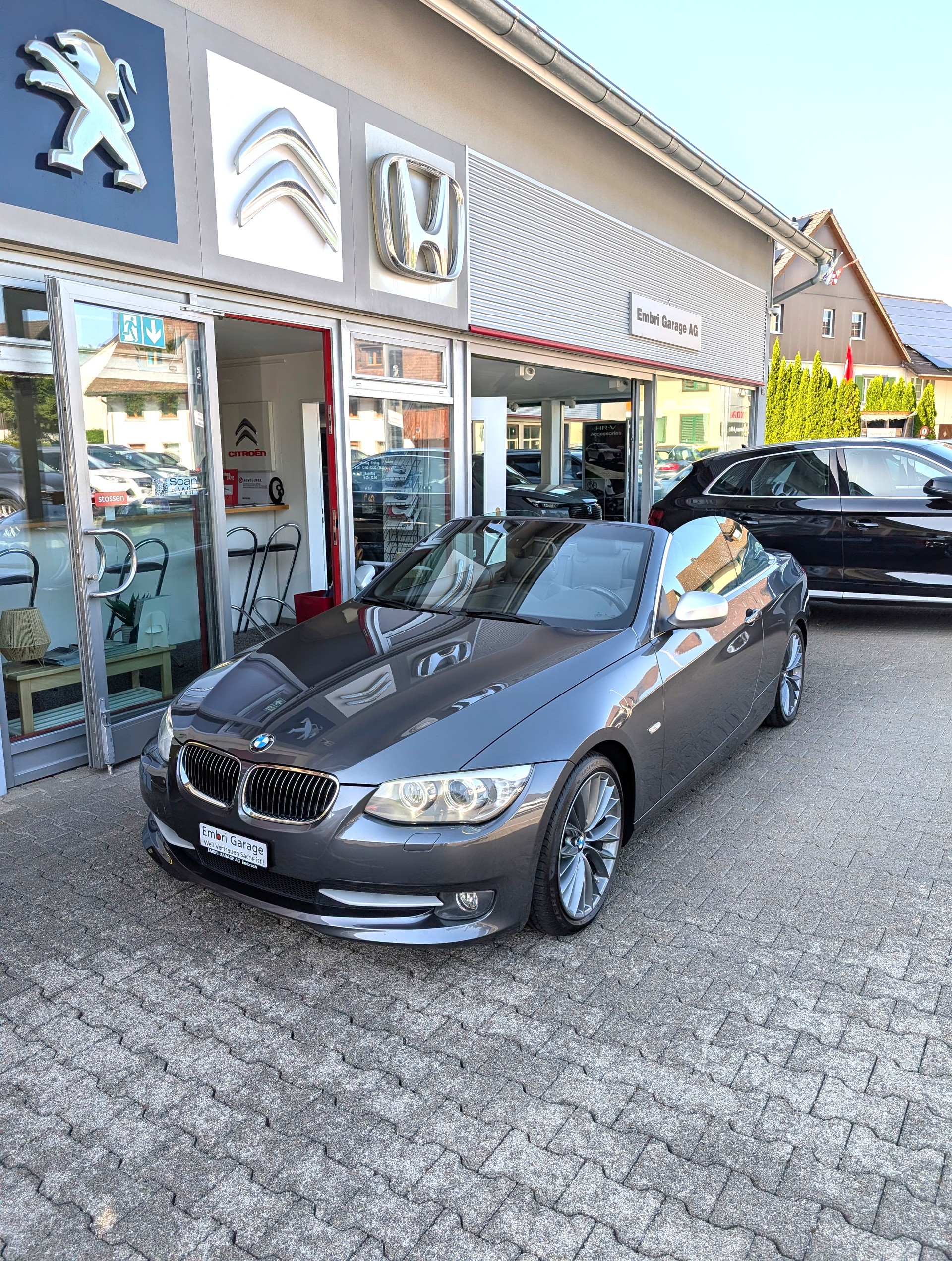 BMW 320i Cabriolet