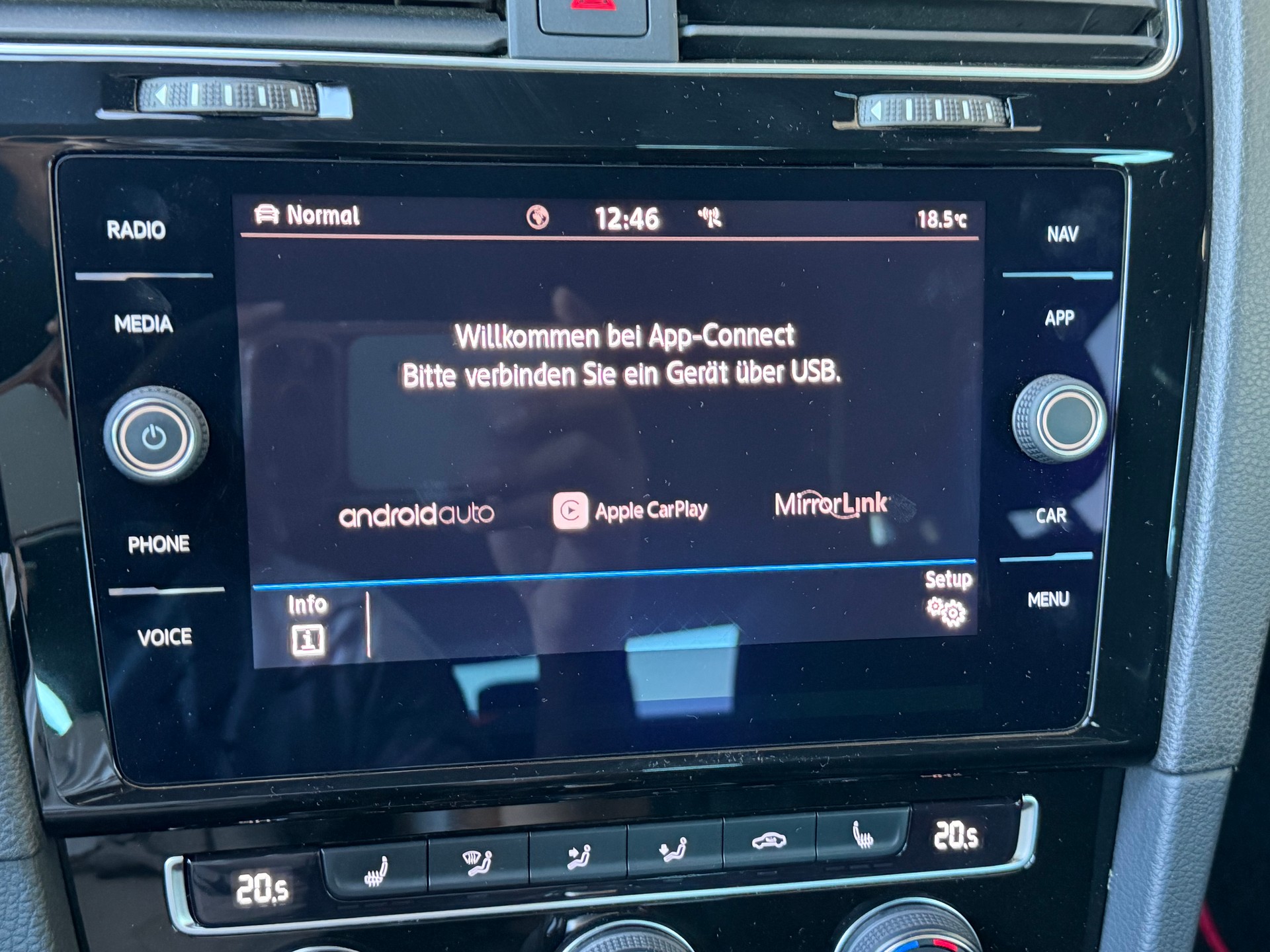 VW Golf Variant 2.0 TSI R 4Motion DSG-image-19