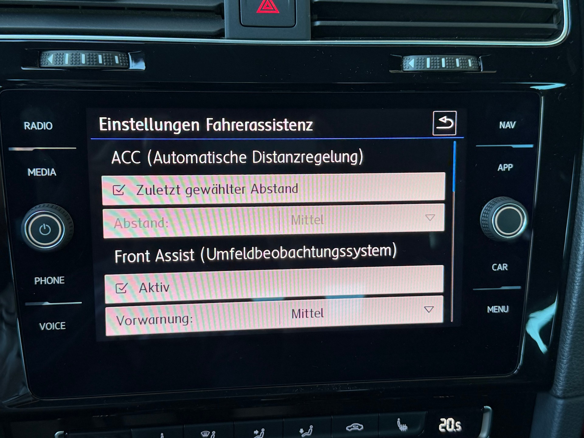 VW Golf Variant 2.0 TSI R 4Motion DSG-image-23