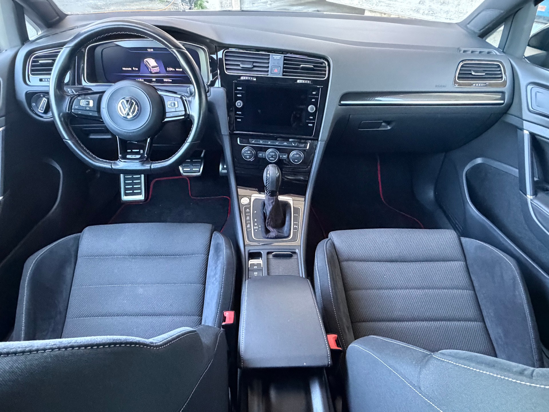 VW Golf Variant 2.0 TSI R 4Motion DSG-image-10