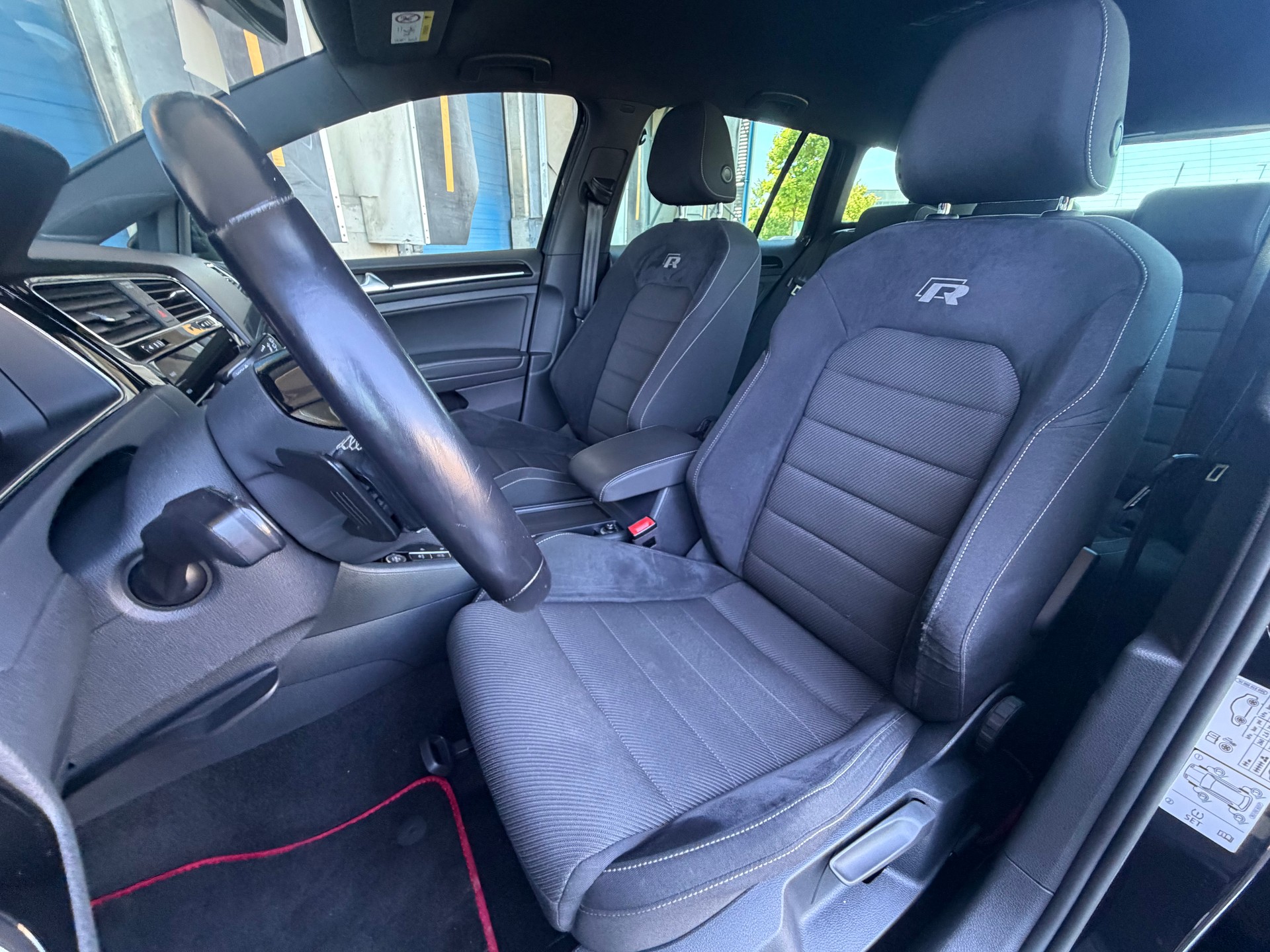 VW Golf Variant 2.0 TSI R 4Motion DSG-image-8