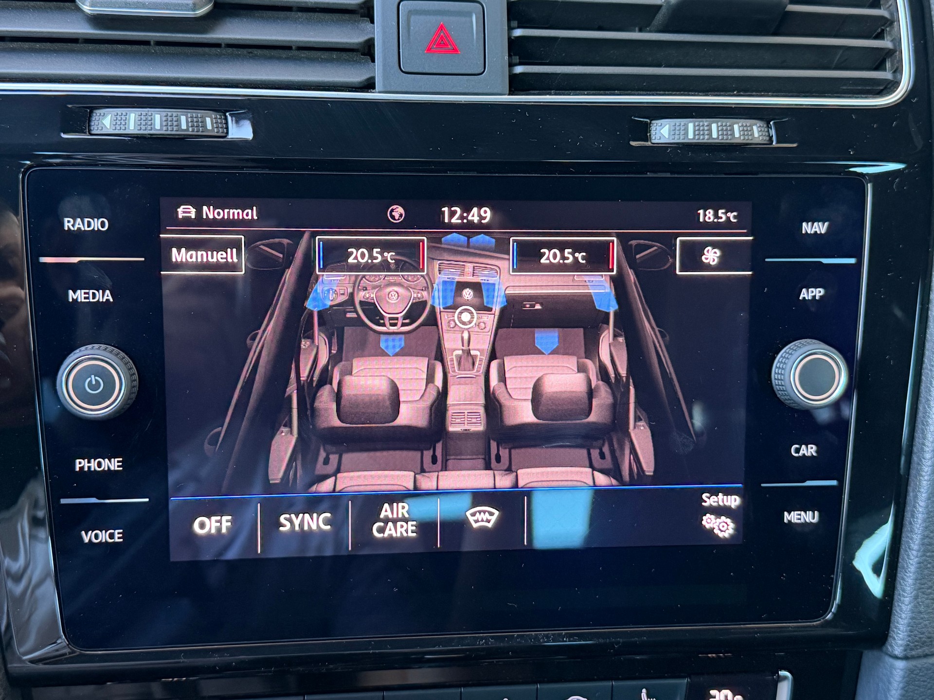 VW Golf Variant 2.0 TSI R 4Motion DSG-image-27