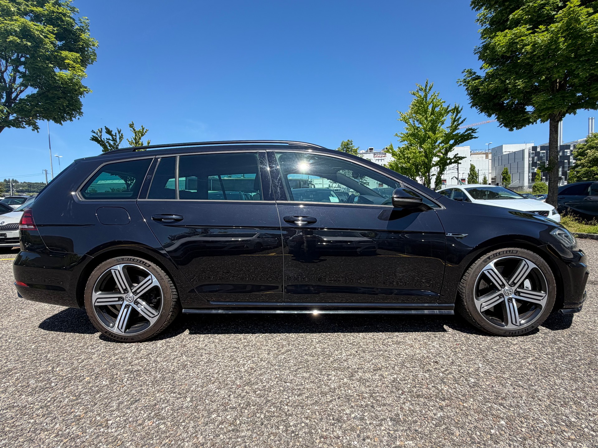 VW Golf Variant 2.0 TSI R 4Motion DSG-showroom-element-3