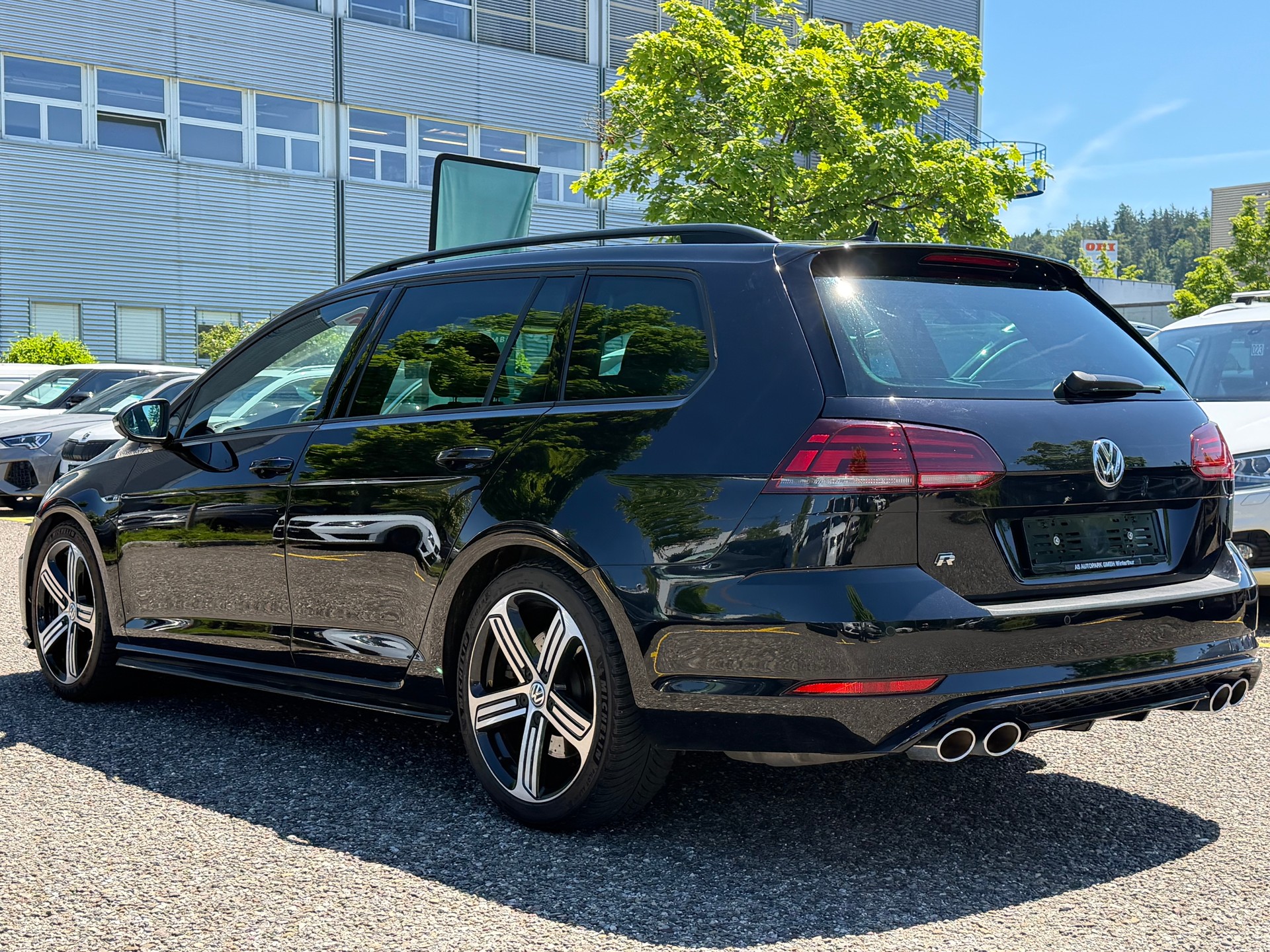 VW Golf Variant 2.0 TSI R 4Motion DSG-image-6