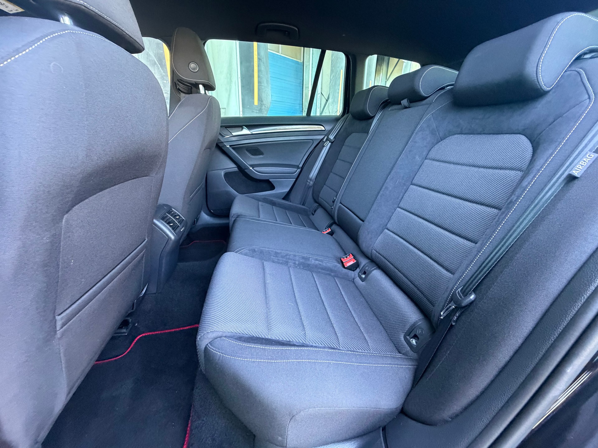 VW Golf Variant 2.0 TSI R 4Motion DSG-image-9