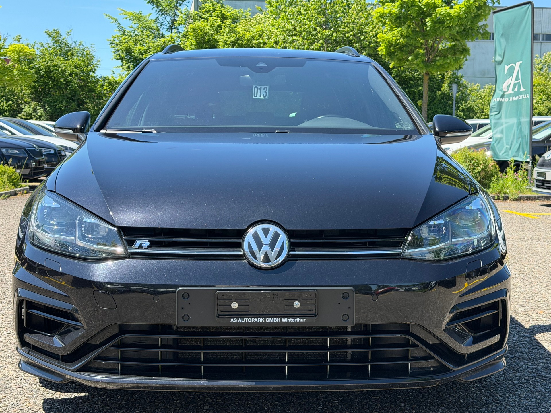 VW Golf Variant 2.0 TSI R 4Motion DSG-showroom-element-1