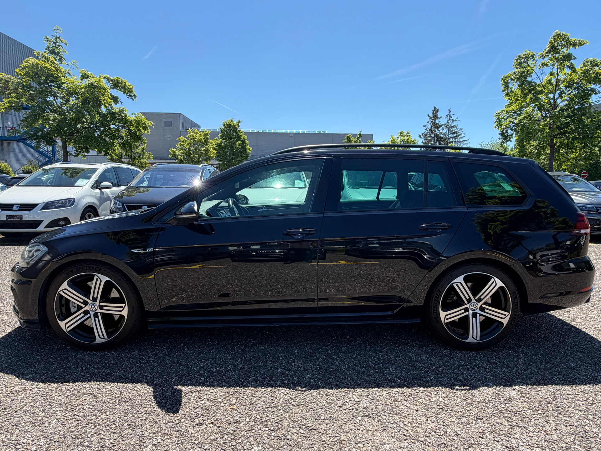 VW Golf Variant 2.0 TSI R 4Motion DSG-image-7