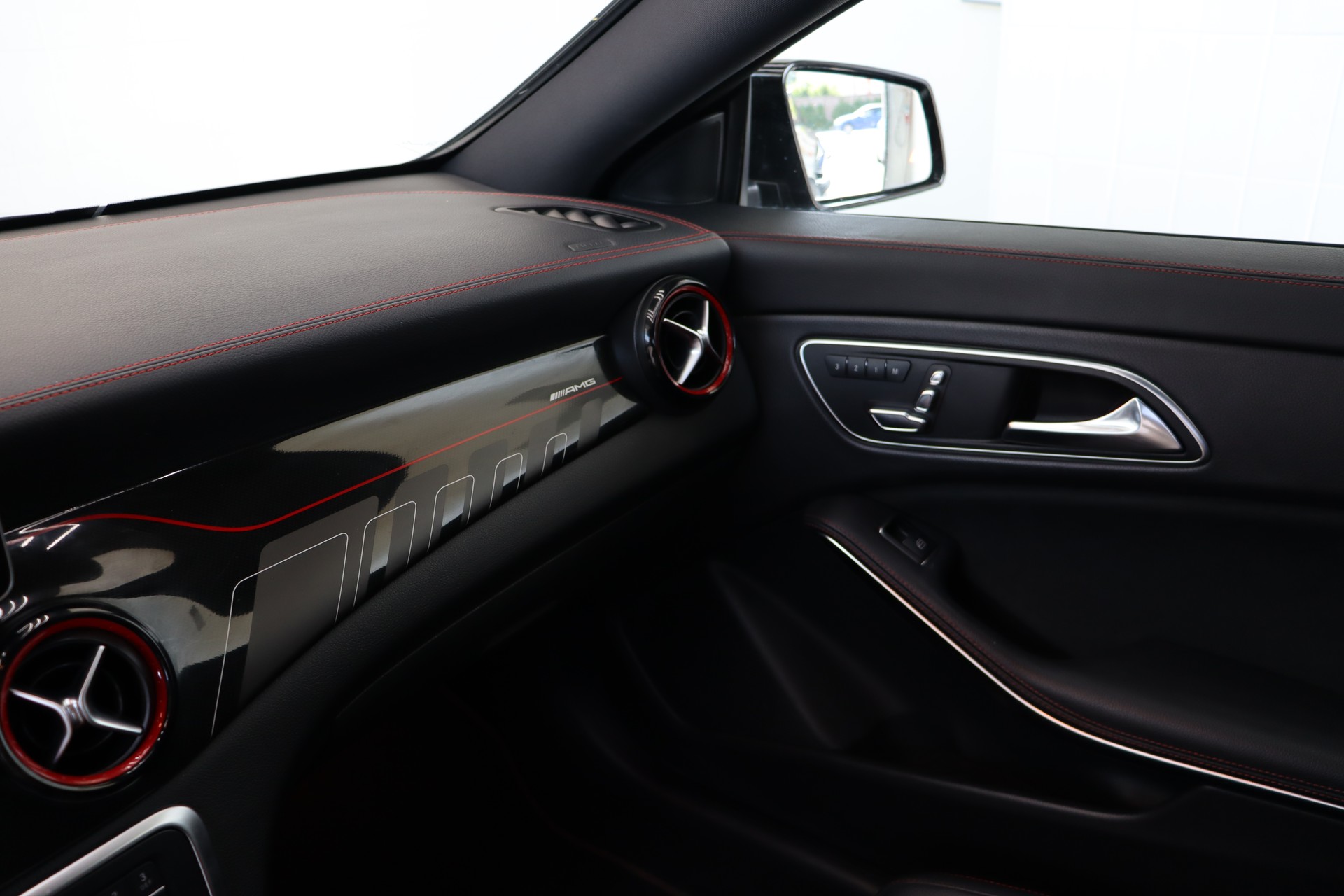 MERCEDES-BENZ CLA Shooting Brake 45 AMG 4Matic Speedshift-image-26