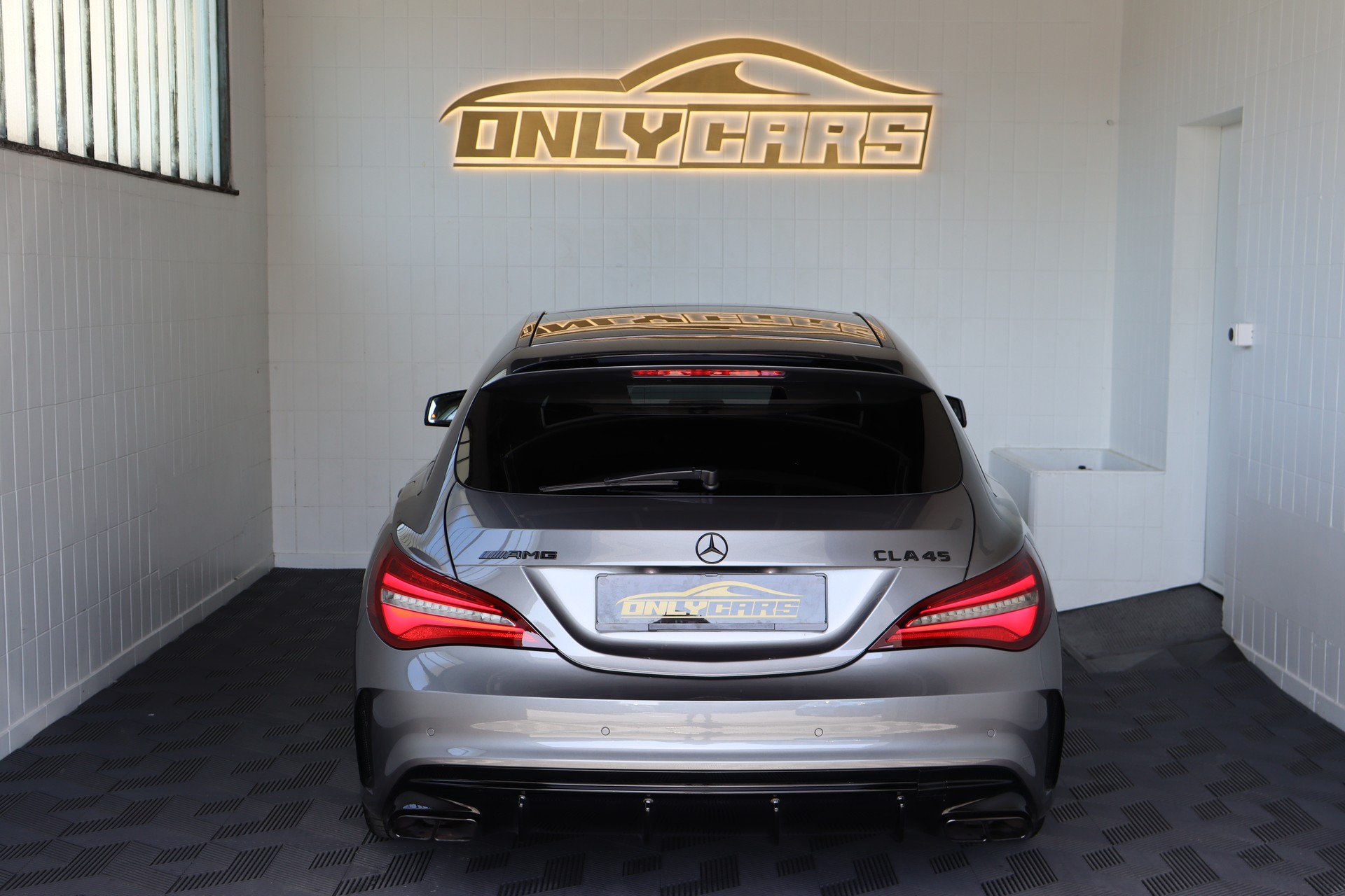 MERCEDES-BENZ CLA Shooting Brake 45 AMG 4Matic Speedshift-image-6