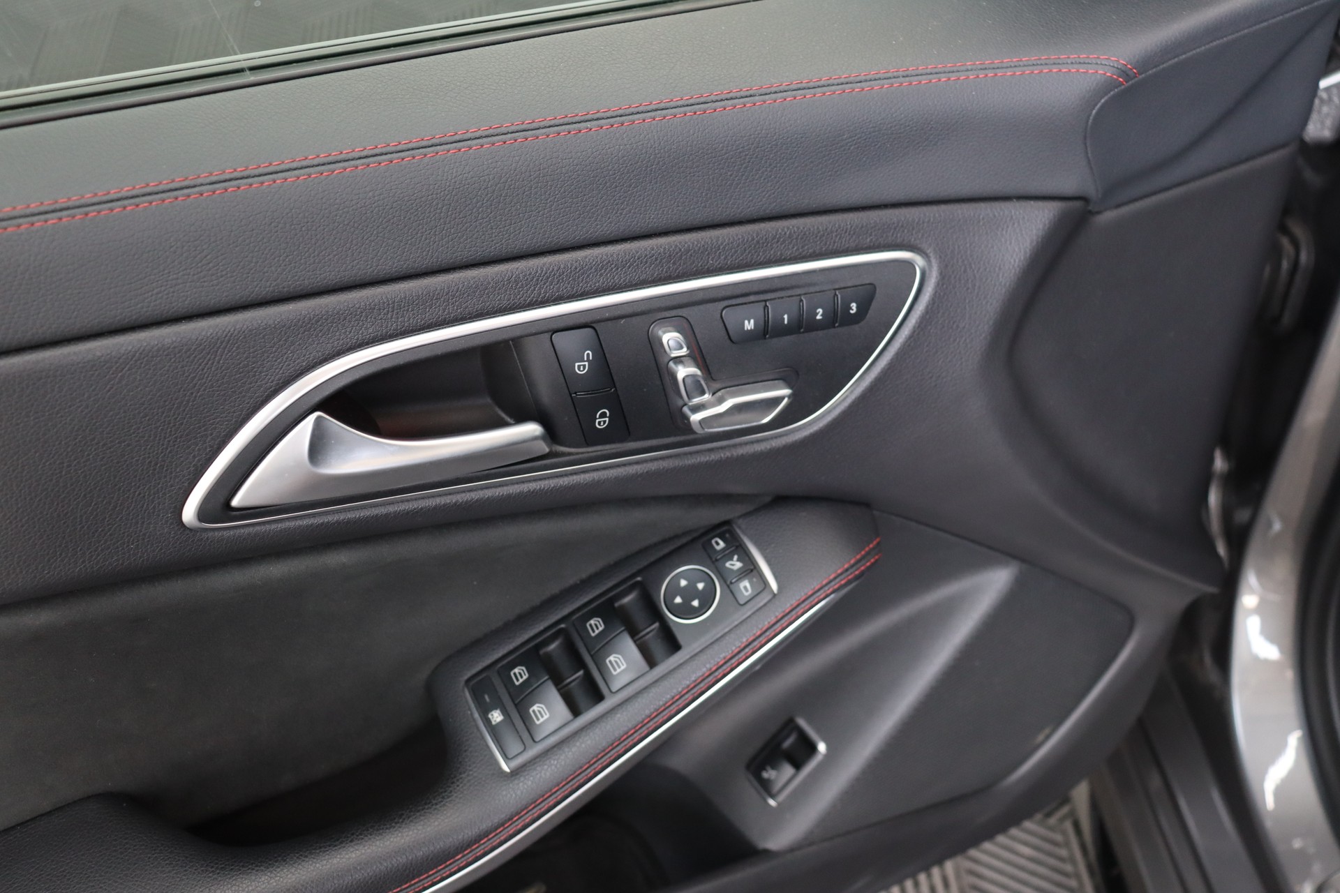 MERCEDES-BENZ CLA Shooting Brake 45 AMG 4Matic Speedshift-image-24
