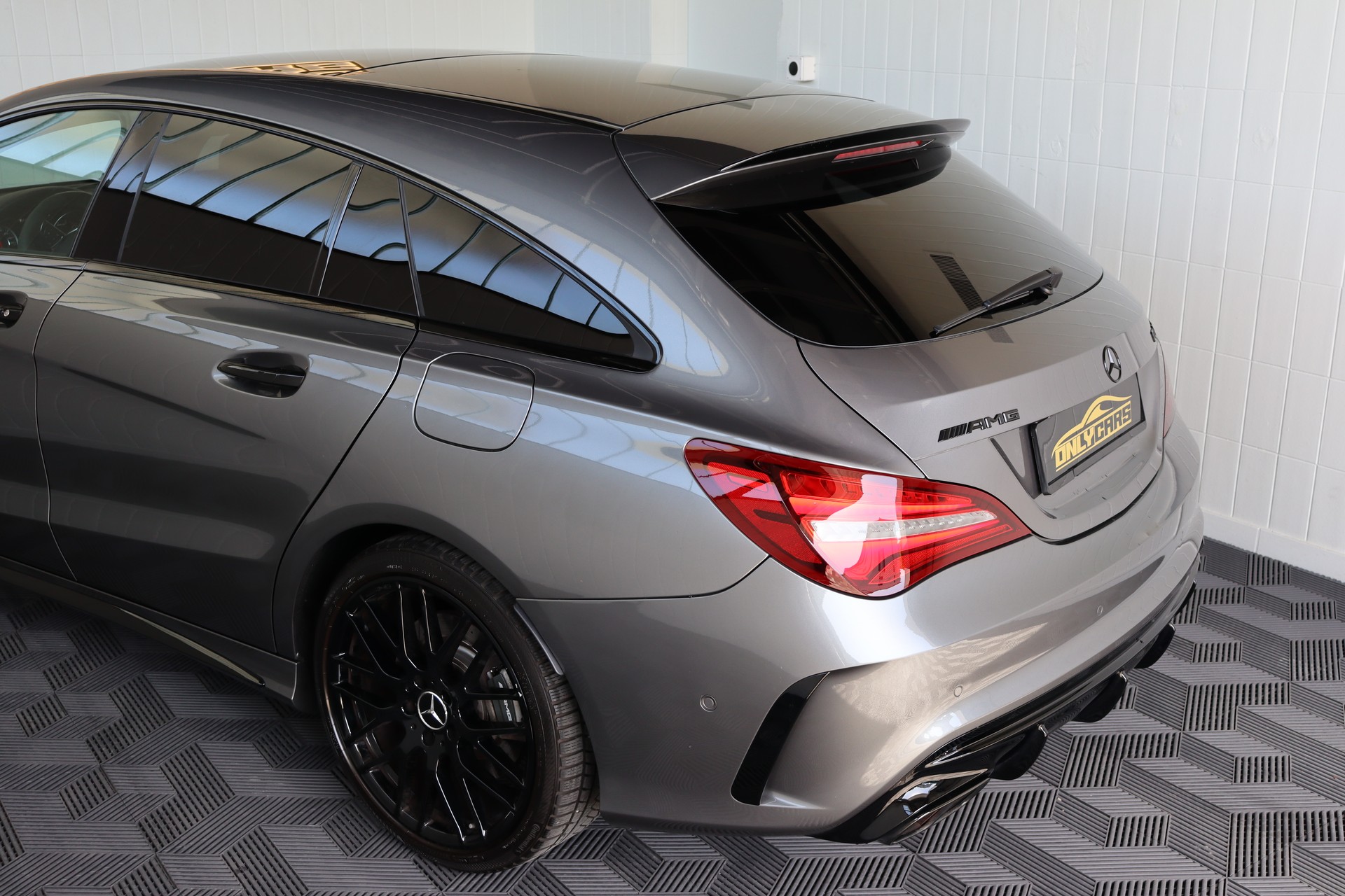 MERCEDES-BENZ CLA Shooting Brake 45 AMG 4Matic Speedshift-image-9