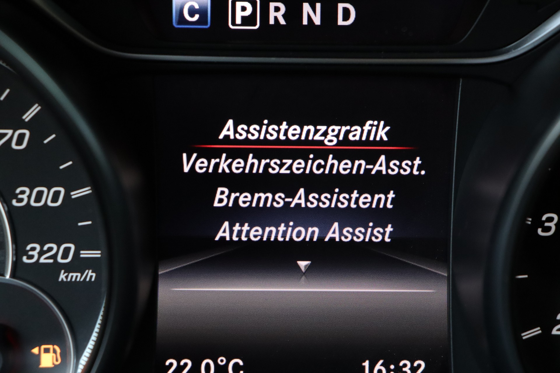 MERCEDES-BENZ CLA Shooting Brake 45 AMG 4Matic Speedshift-image-22