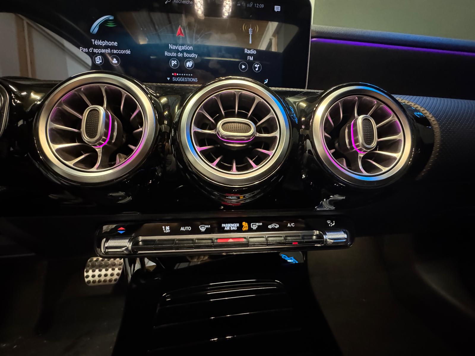 MERCEDES-BENZ A 200 AMG LINE 7G-DCT-image-22