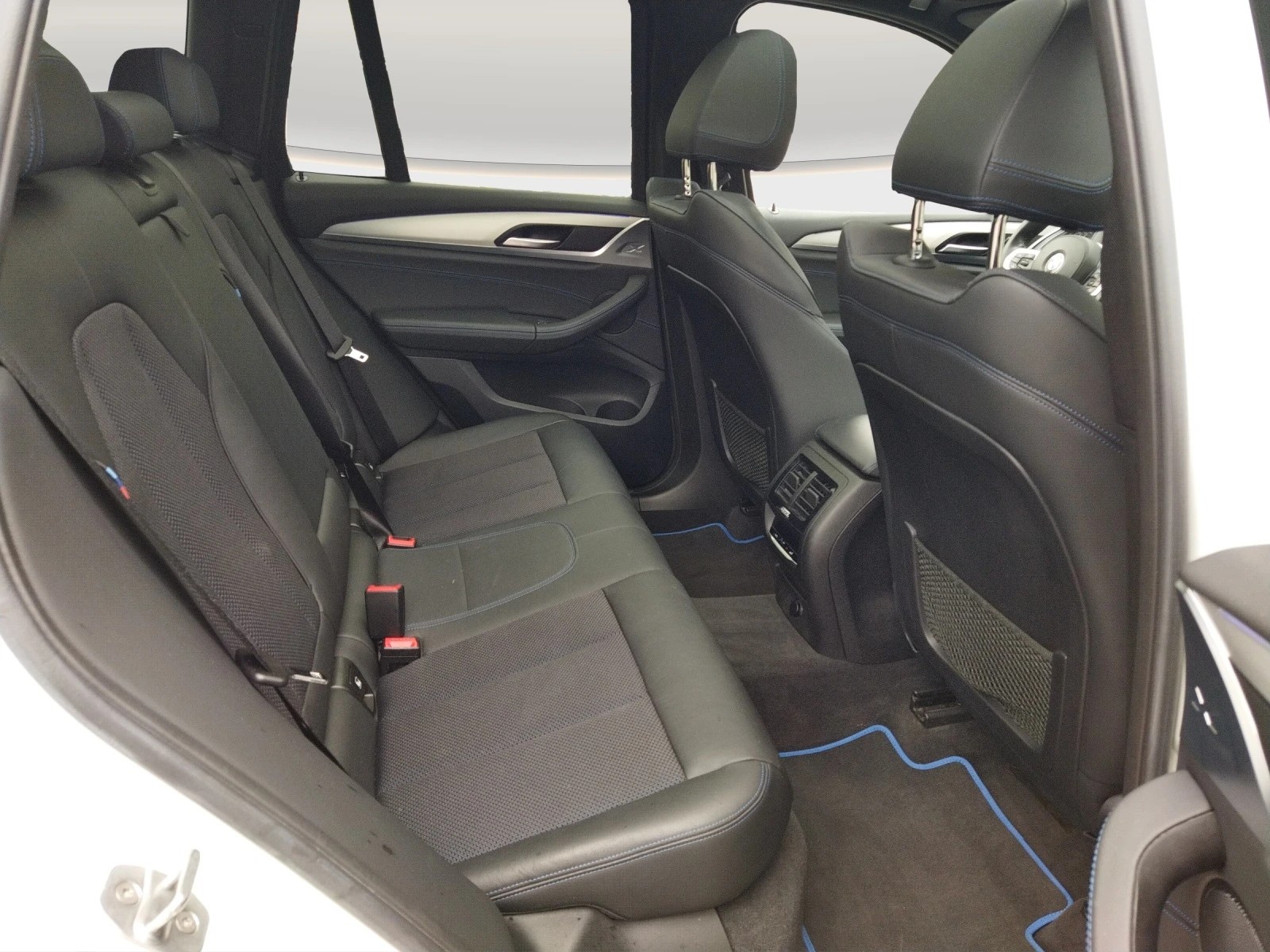 BMW X3 xDrive 20d Individual M Sport Steptronic / CH - Fahrzeug // Panorama // Head-Up Display // Top Ausstattung // 8-fach bereift-image-10