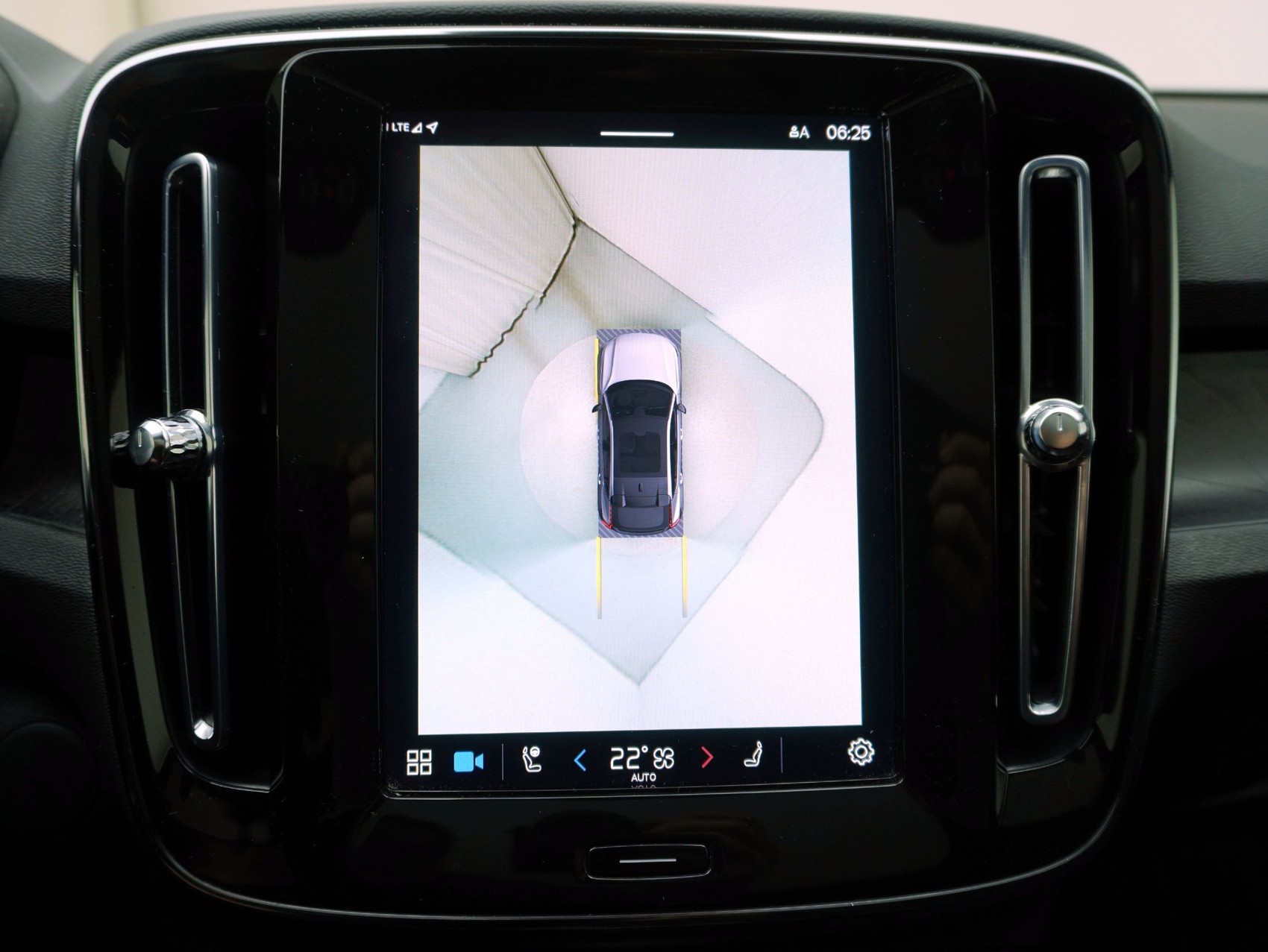 VOLVO C40 P8 Twin Recharge AWD-image-22