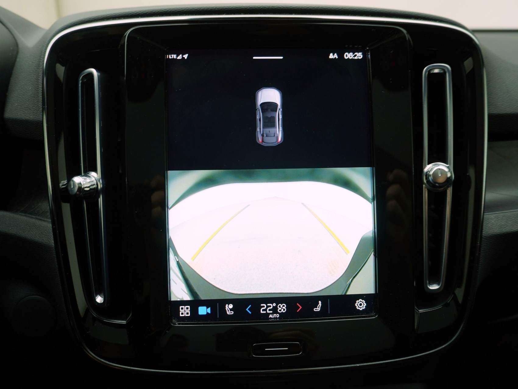 VOLVO C40 P8 Twin Recharge AWD-image-26