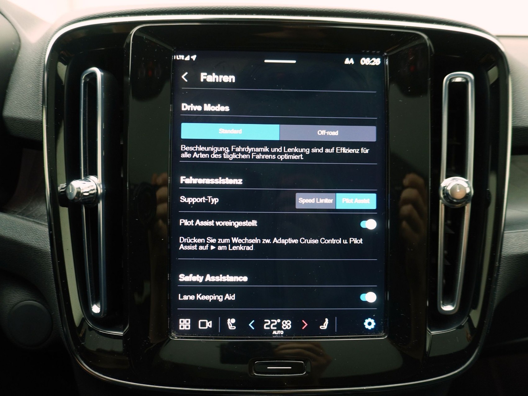 VOLVO C40 P8 Twin Recharge AWD-image-24