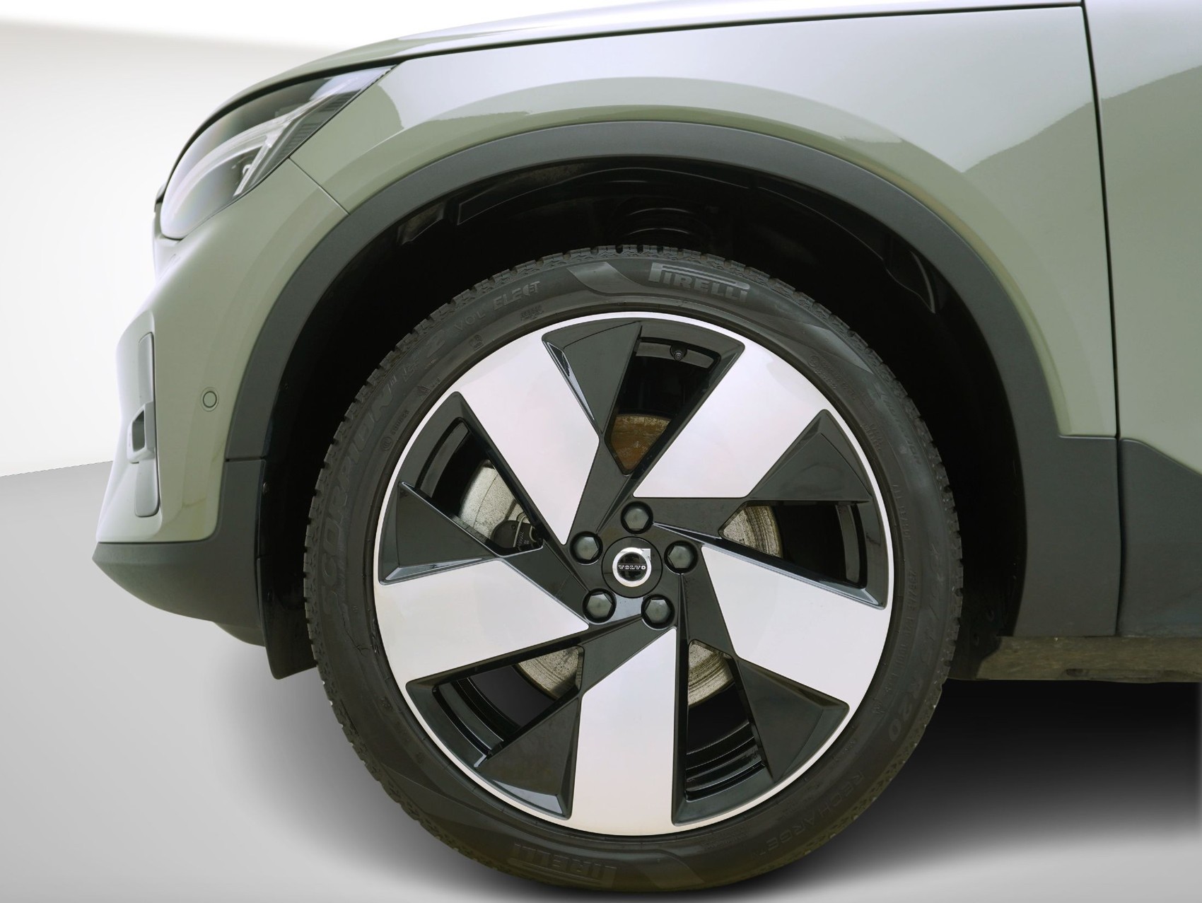 VOLVO C40 P8 Twin Recharge AWD-image-6
