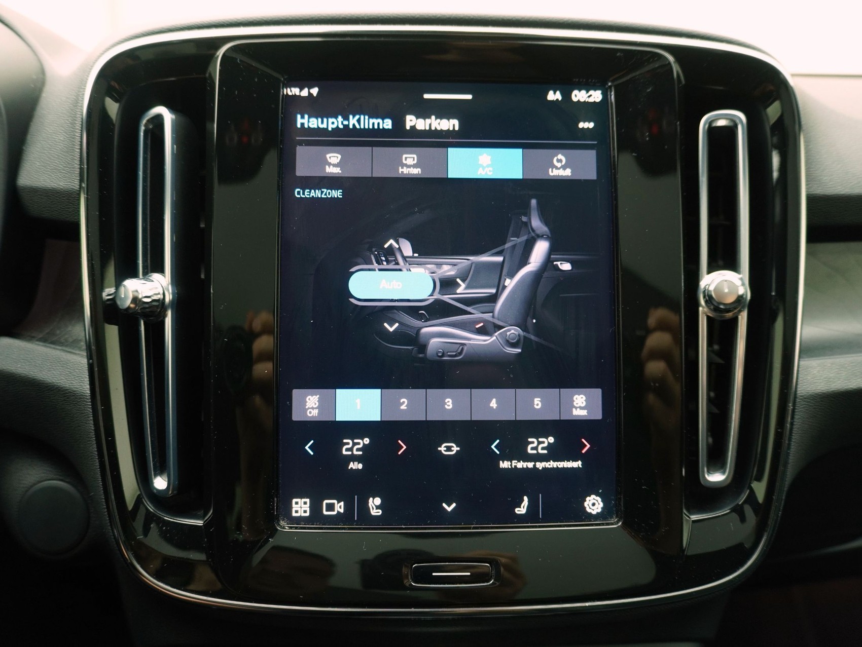 VOLVO C40 P8 Twin Recharge AWD-image-21