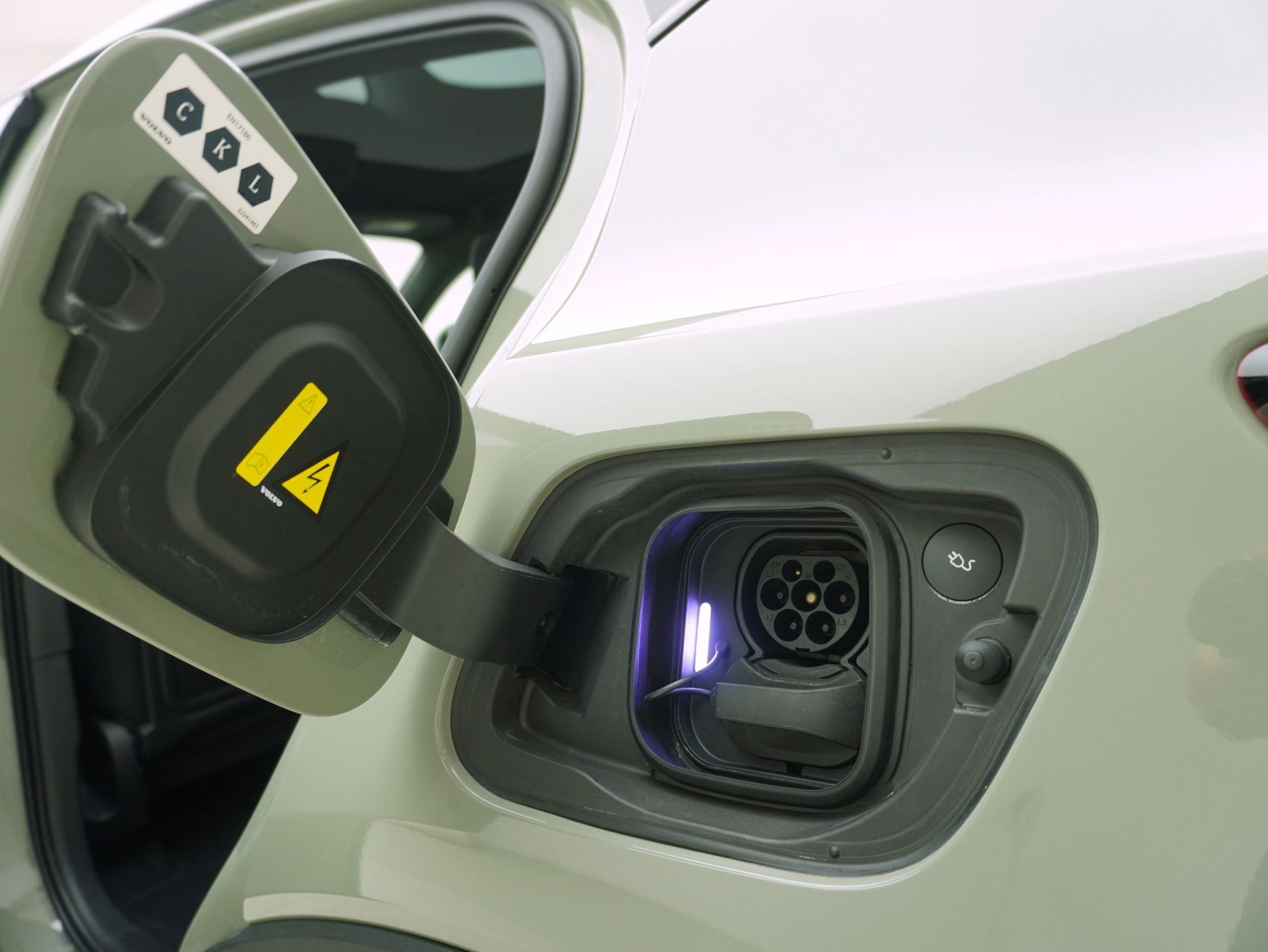 VOLVO C40 P8 Twin Recharge AWD-image-7