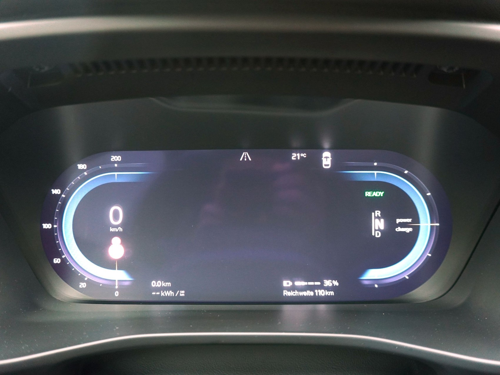 VOLVO C40 P8 Twin Recharge AWD-image-19