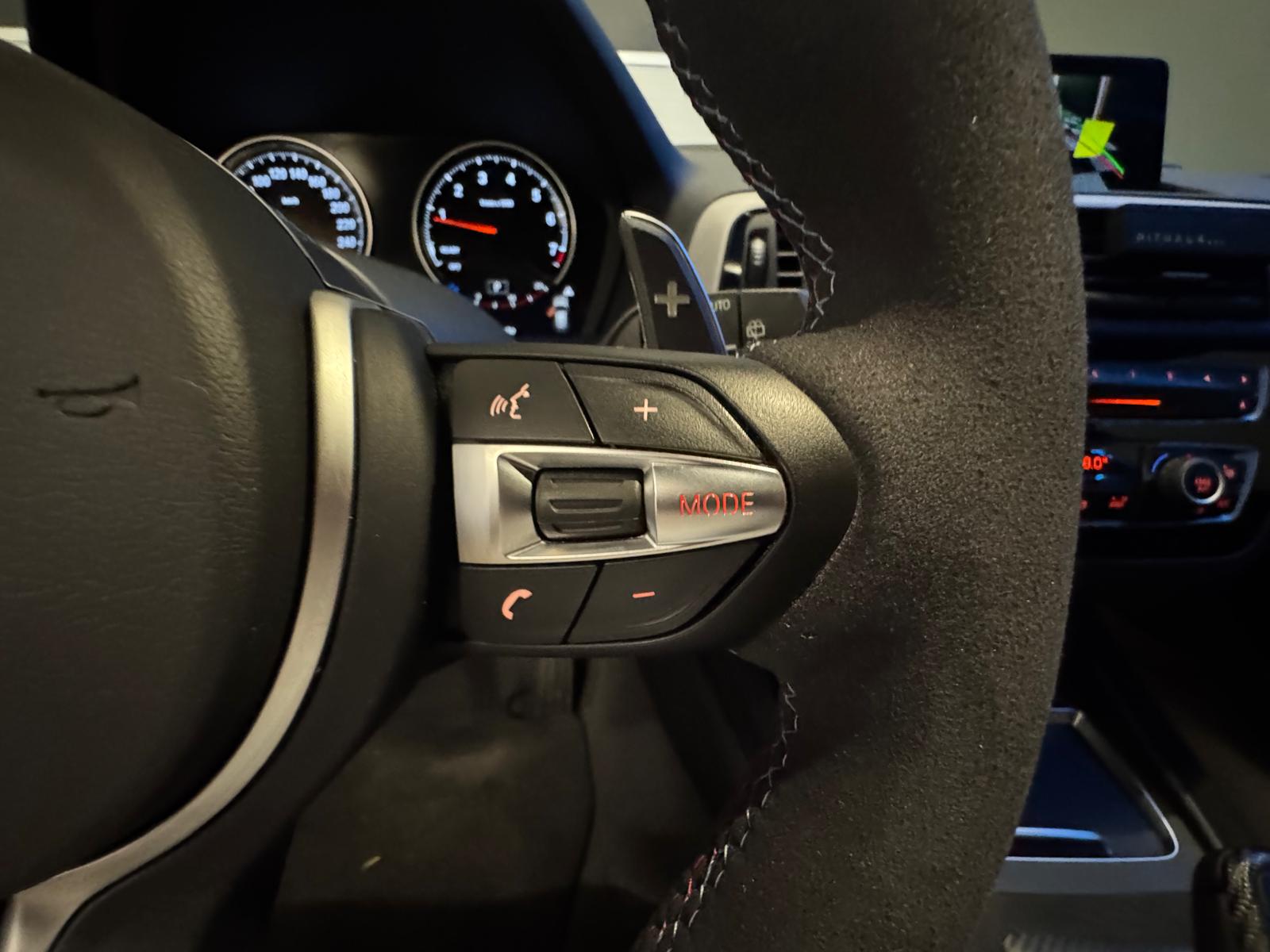 BMW M140i xDrive Steptronic-image-18