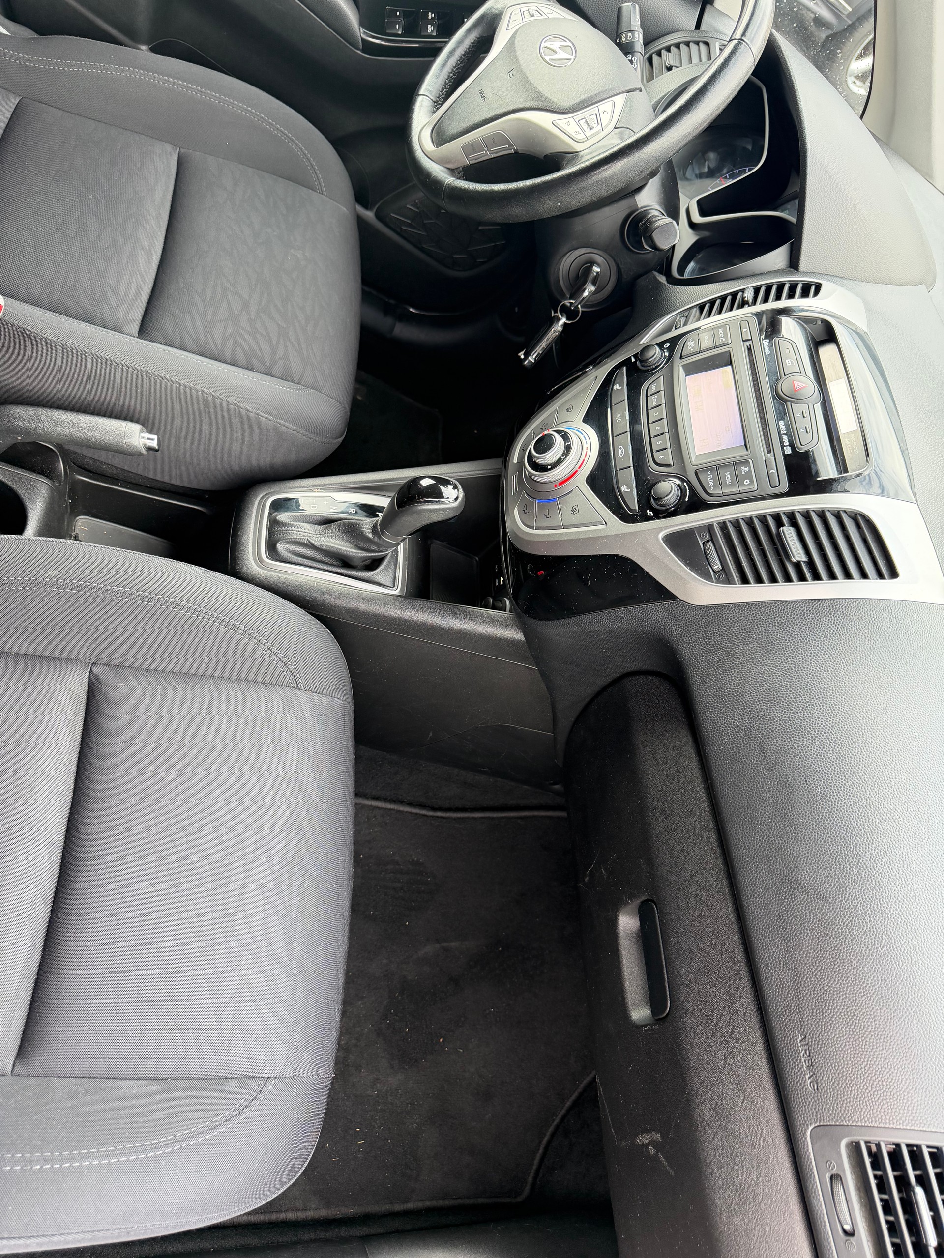 HYUNDAI iX20 1.6 Amplia Automatic-image-5