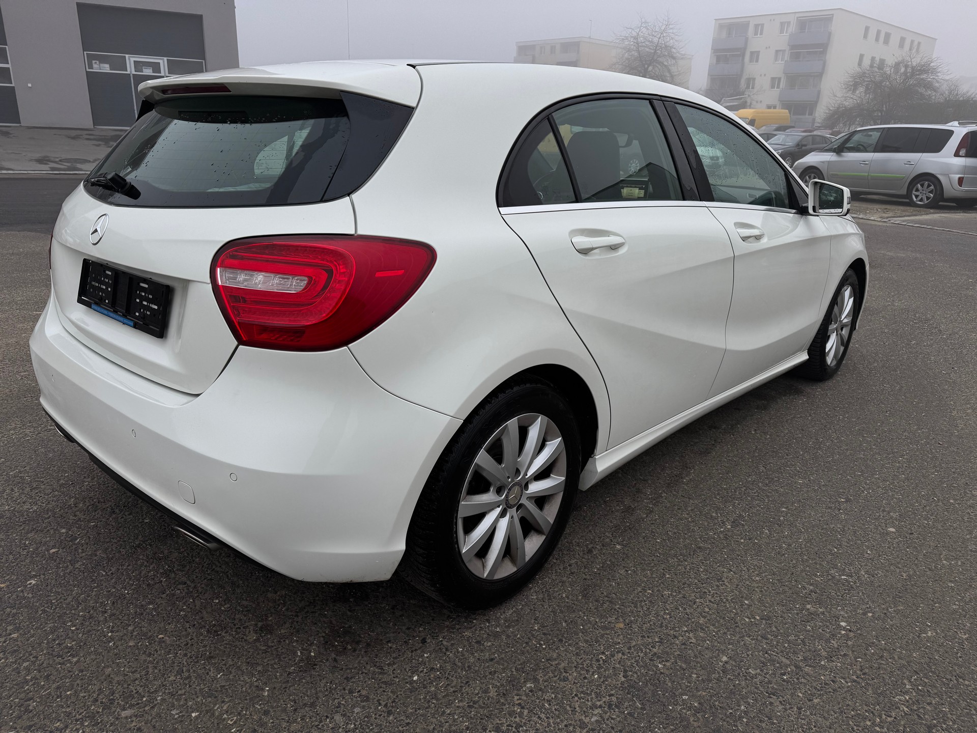 MERCEDES-BENZ A 200 7G-DCT-image-11