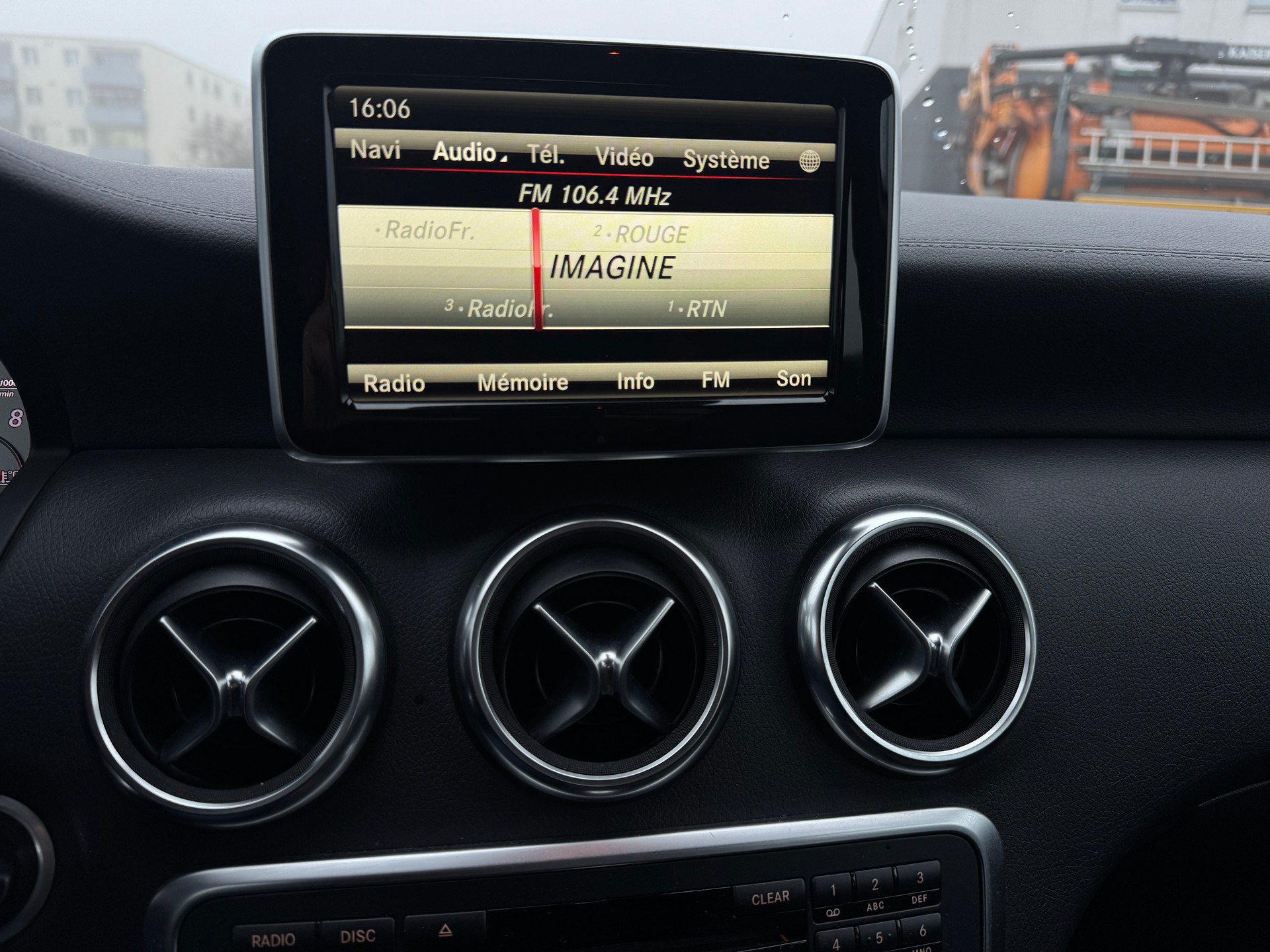 MERCEDES-BENZ A 200 7G-DCT-image-7