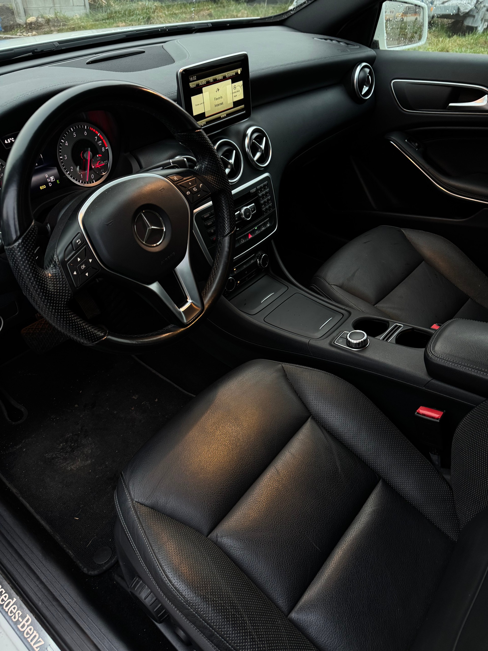 MERCEDES-BENZ A 200 7G-DCT-image-13