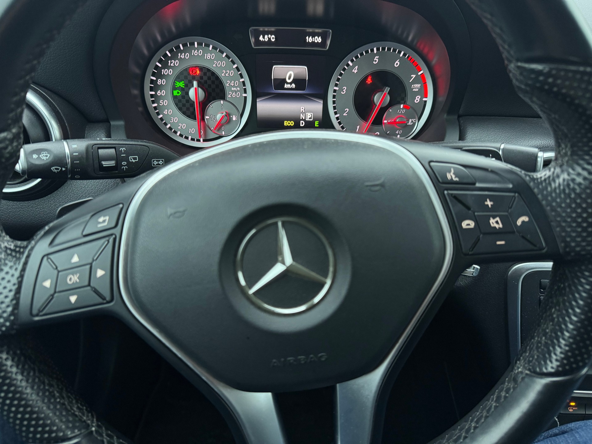 MERCEDES-BENZ A 200 7G-DCT-image-8